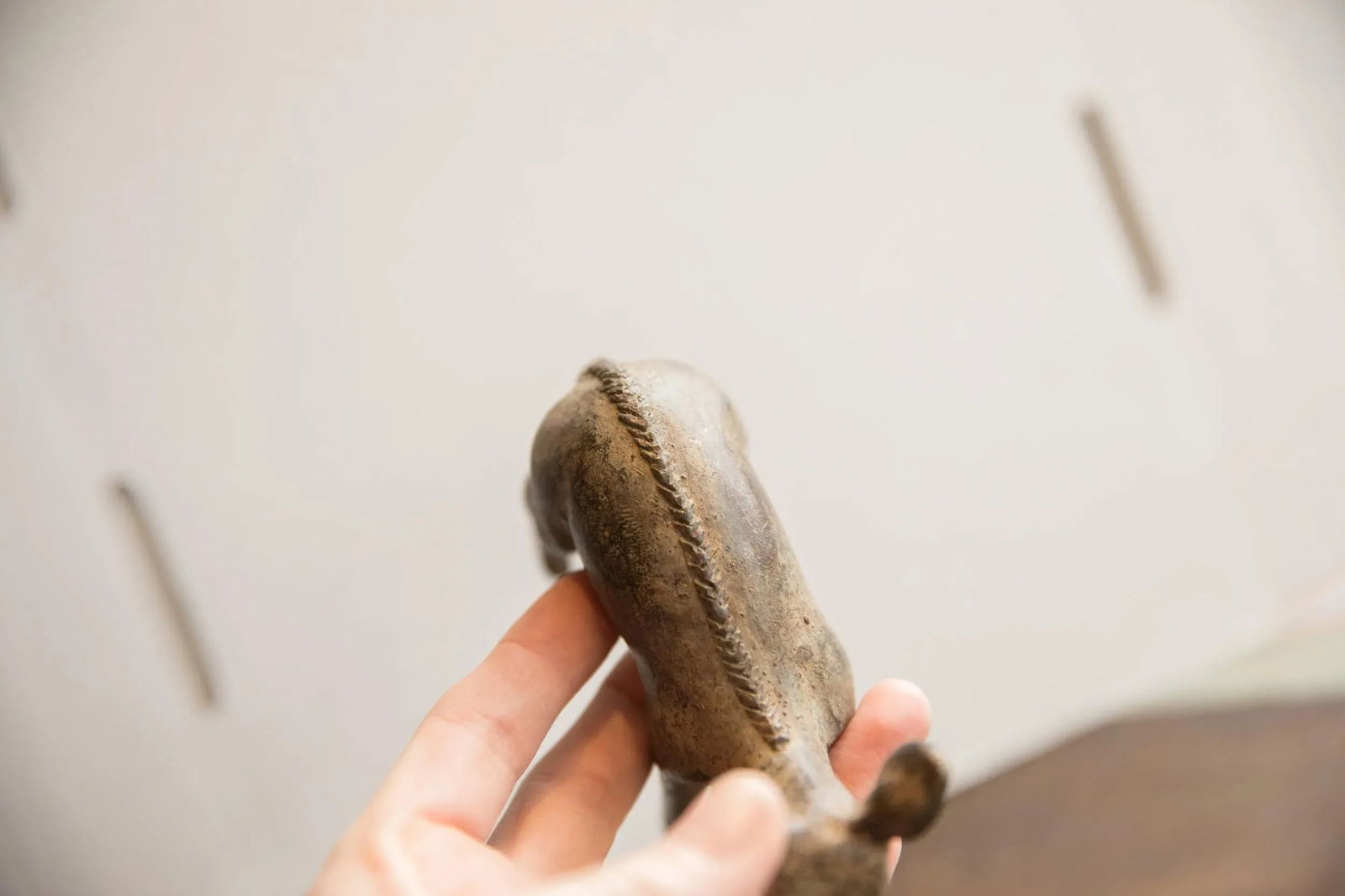 Vintage African Ewe With Leaf Sculpture - 3
