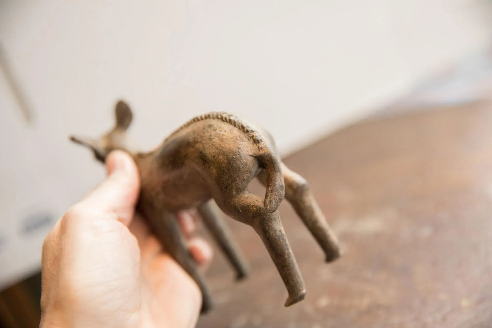 Vintage African Ewe With Leaf Sculpture - 4