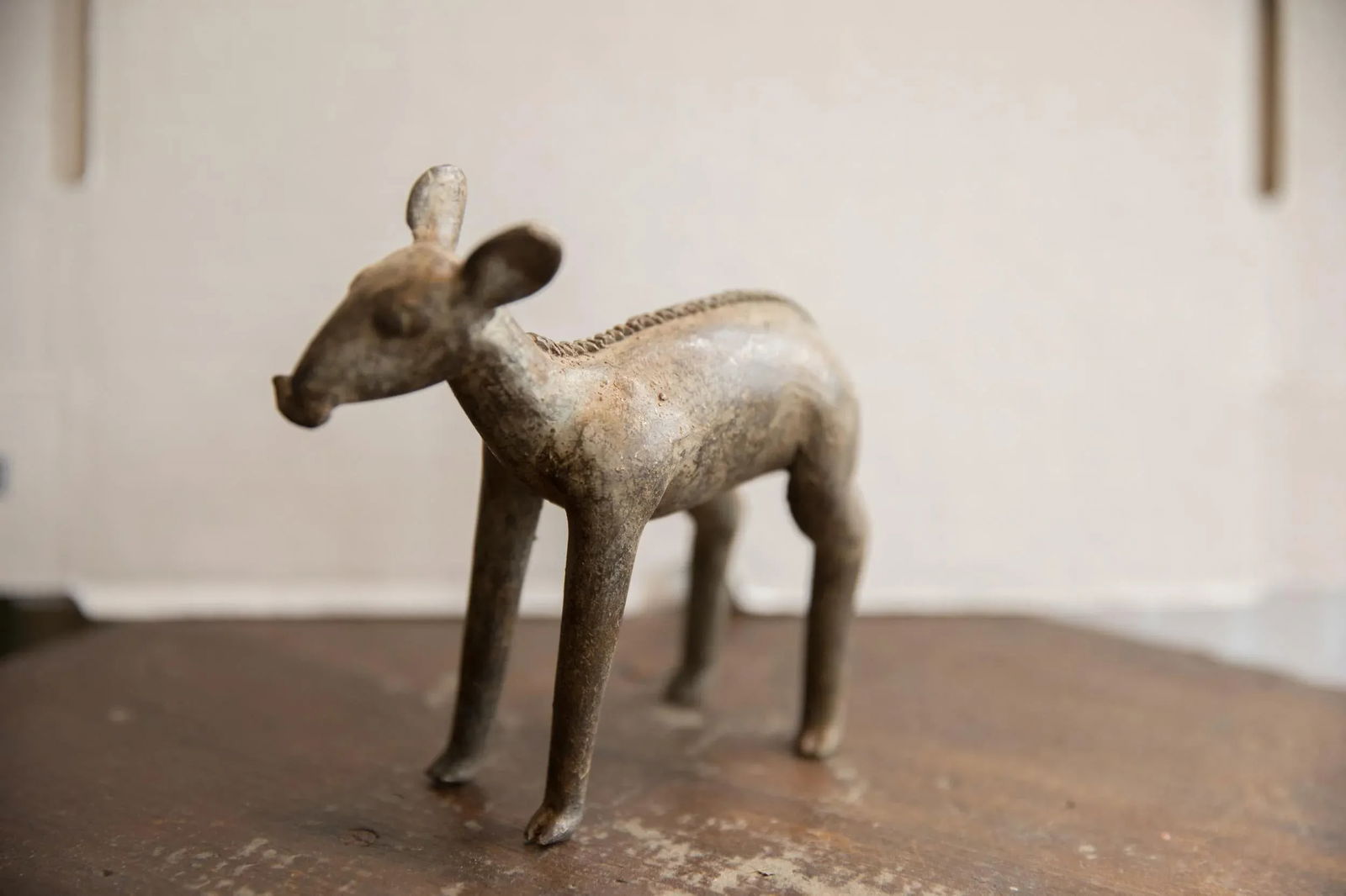 Vintage African Ewe With Leaf Sculpture - 5