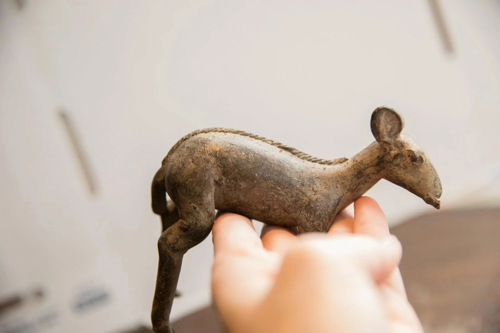 Vintage African Ewe With Leaf Sculpture - 7