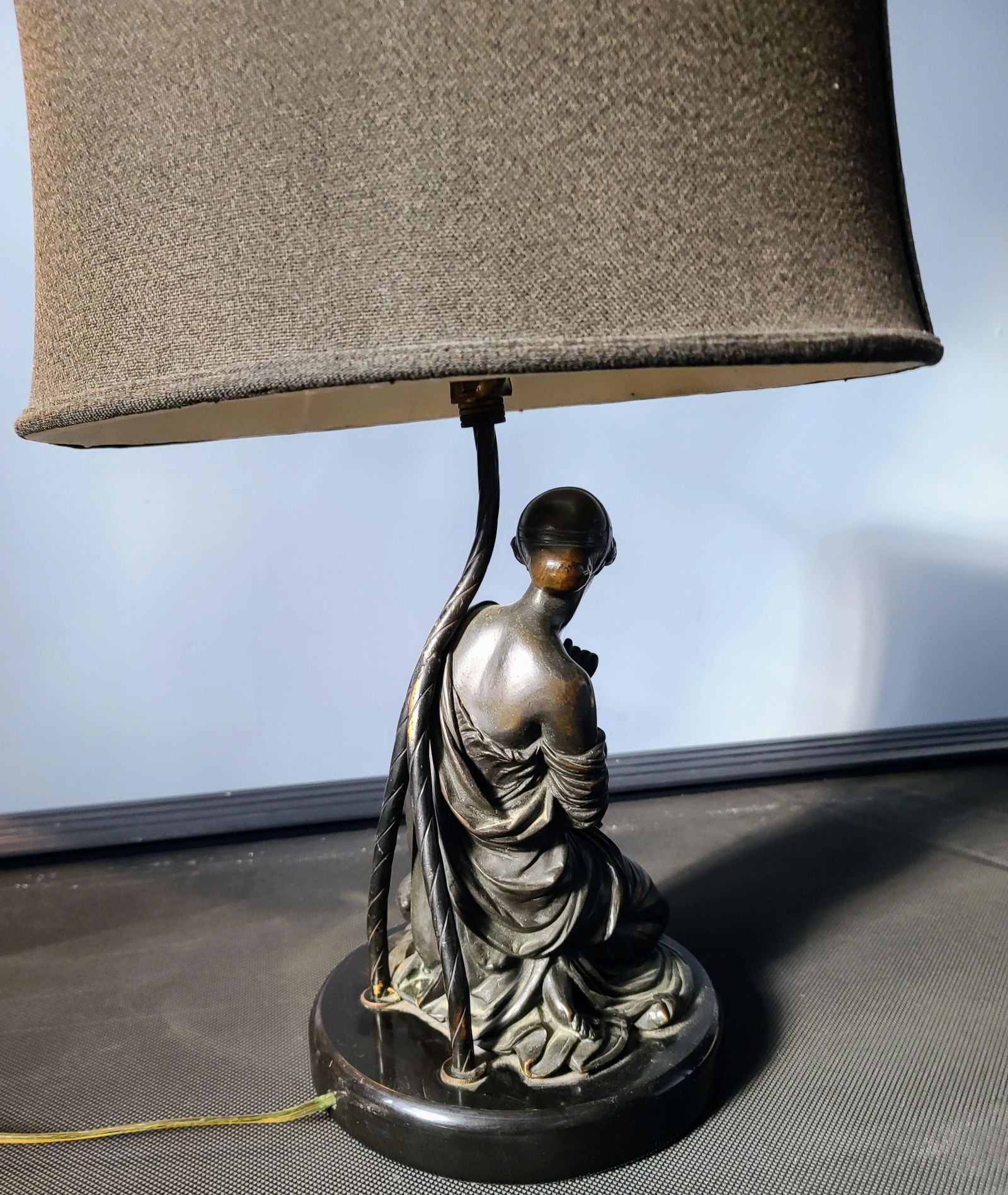 1970s Bronze Sculpture of Female Kneeling With Urn Table Lamp With Linen Shade - 6