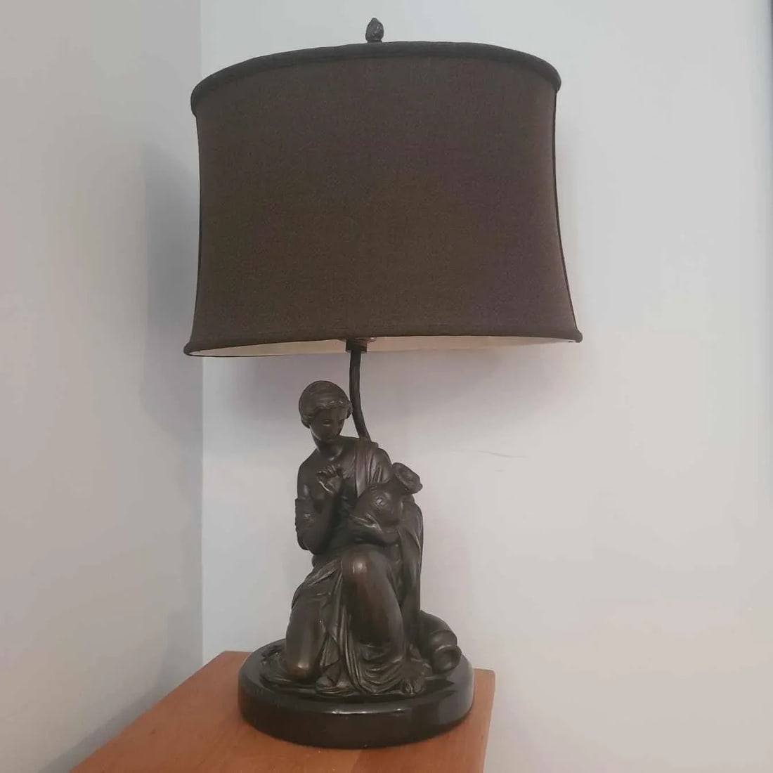 1970s Bronze Sculpture of Female Kneeling With Urn Table Lamp With Linen Shade - 8