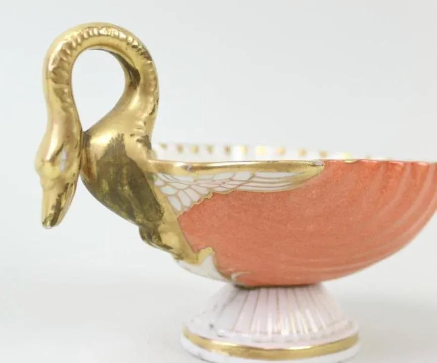 1980s Empire Style Mottahedeh Foot Shell Dish, Meissen or Old Paris Porcelain Style - 4