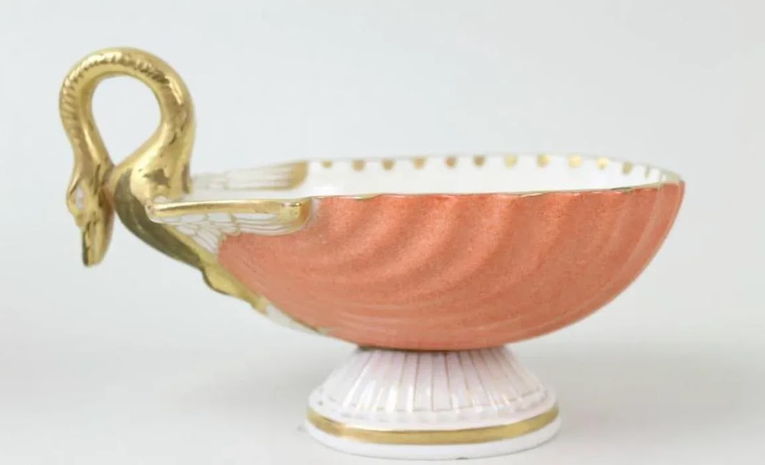 1980s Empire Style Mottahedeh Foot Shell Dish, Meissen or Old Paris Porcelain Style - 5