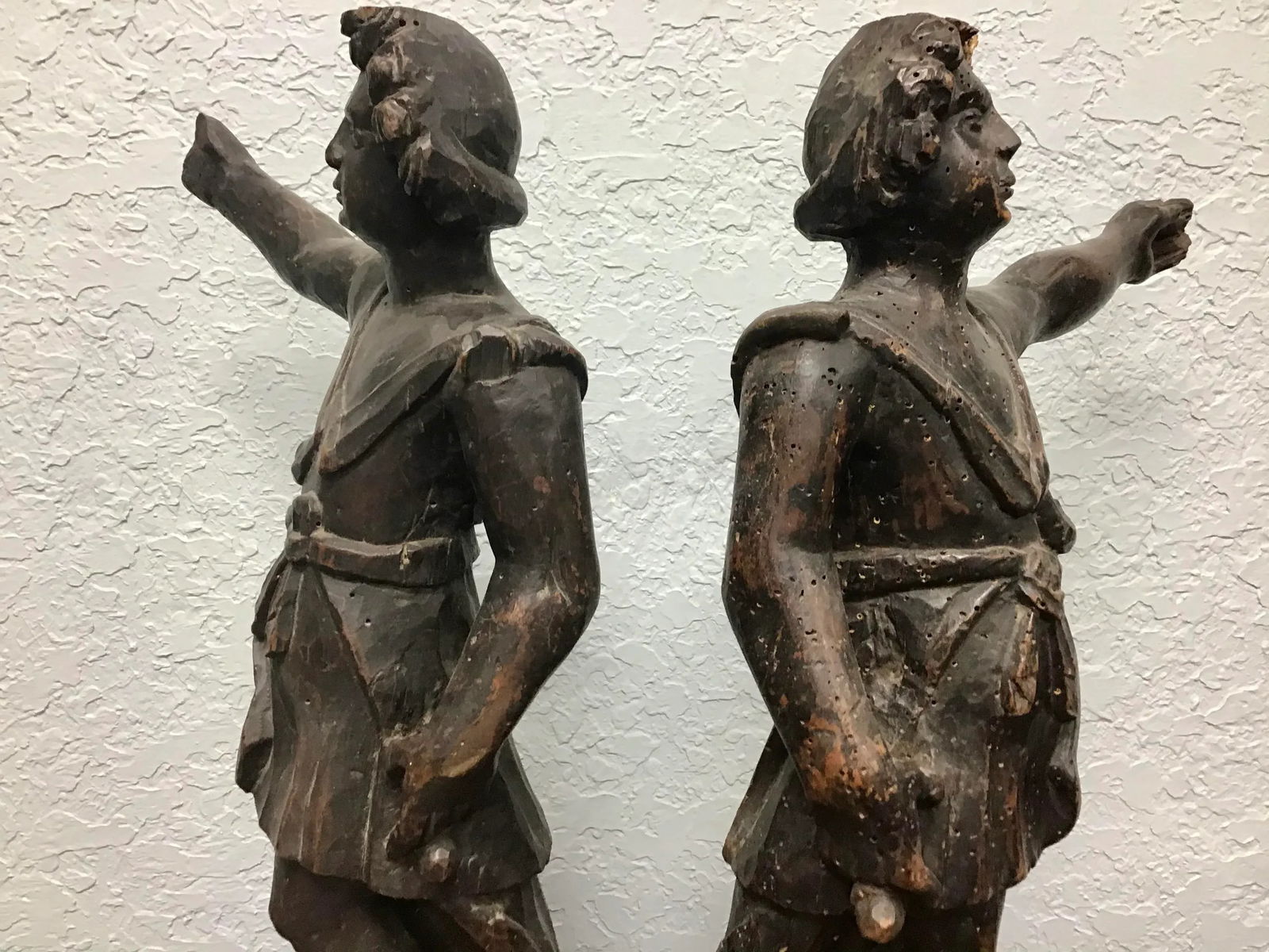 18th Century Italian Carved Wood Sculptures - a Pair - 7