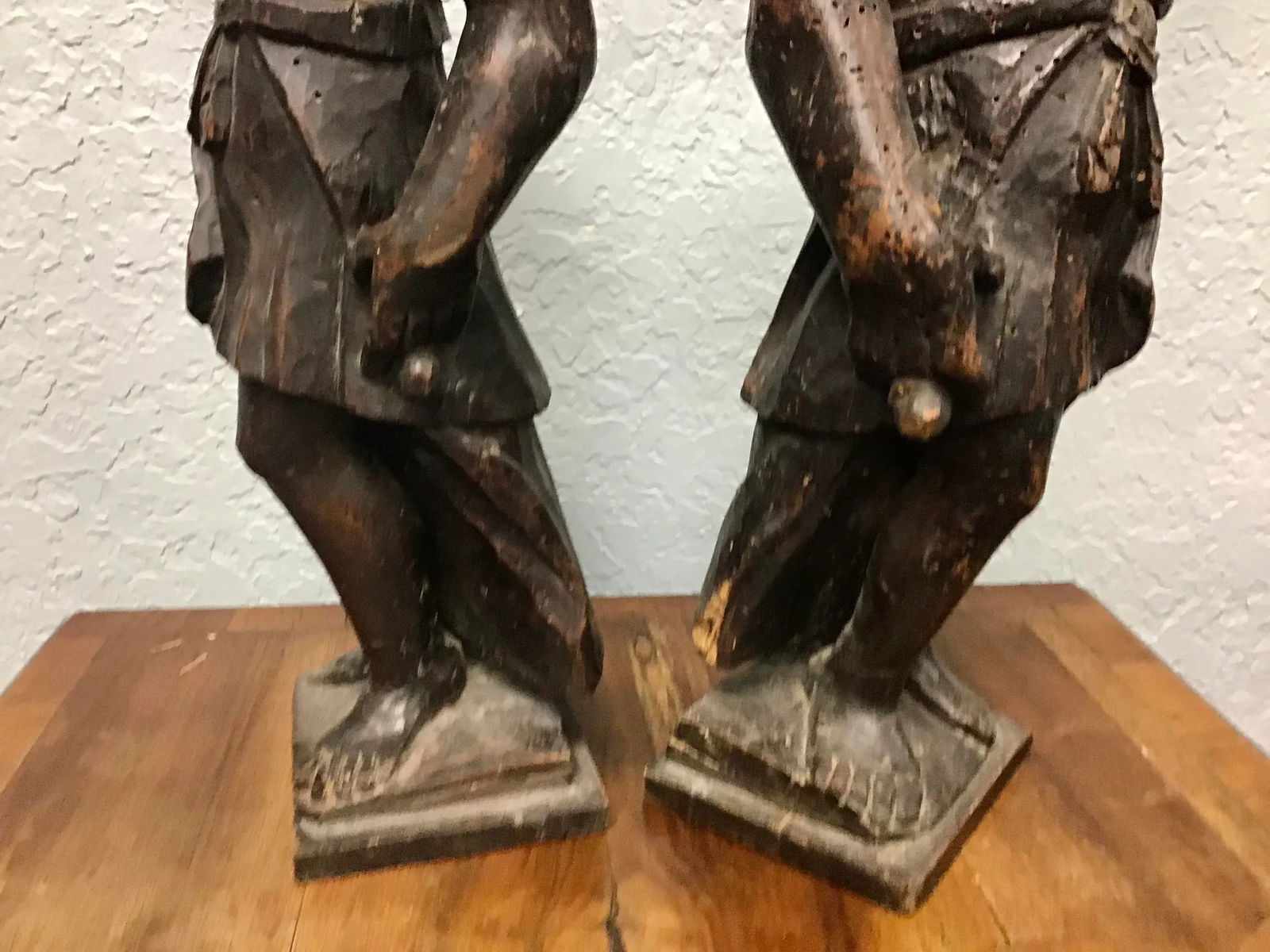 18th Century Italian Carved Wood Sculptures - a Pair - 8