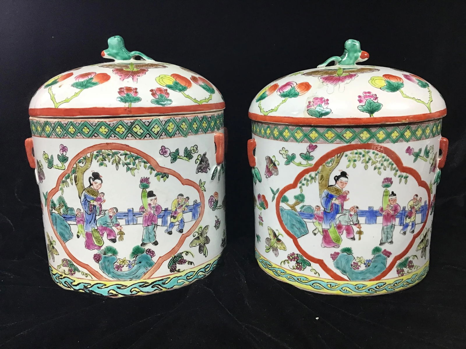 A Pair of Chinese Porcelain Famille Rose Covered Bowls - 12