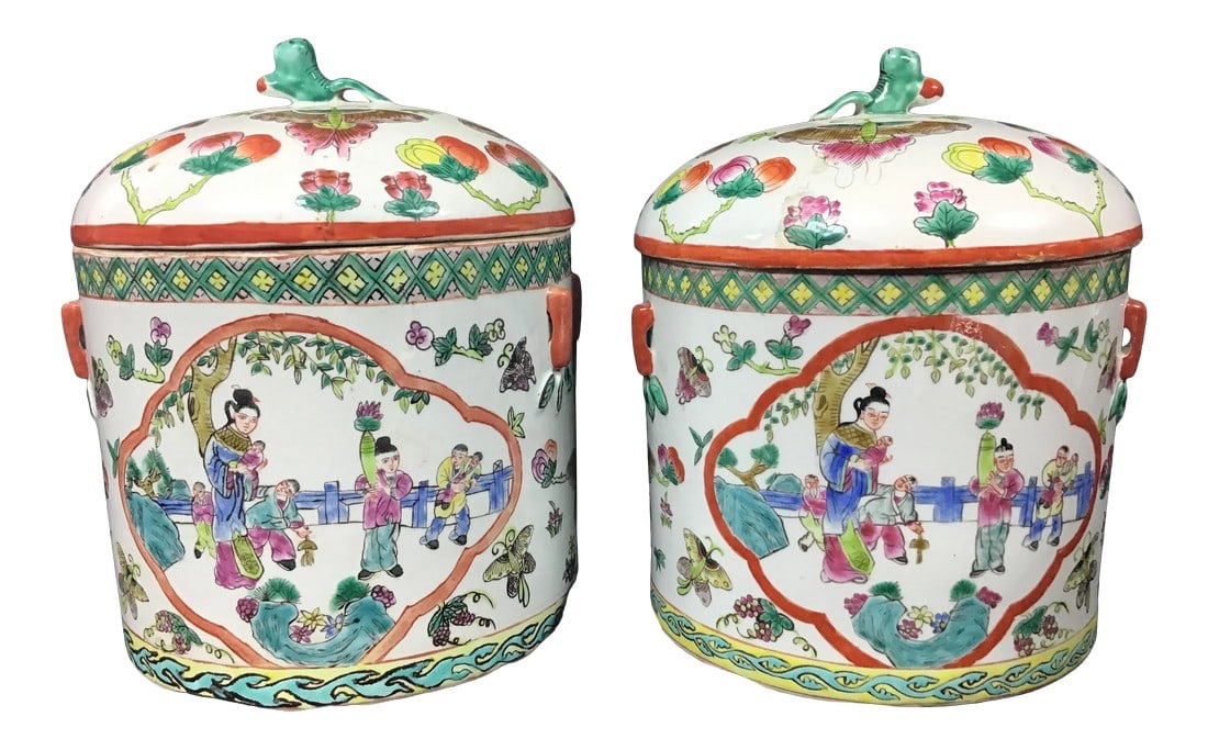 A Pair of Chinese Porcelain Famille Rose Covered Bowls (1 of 12)