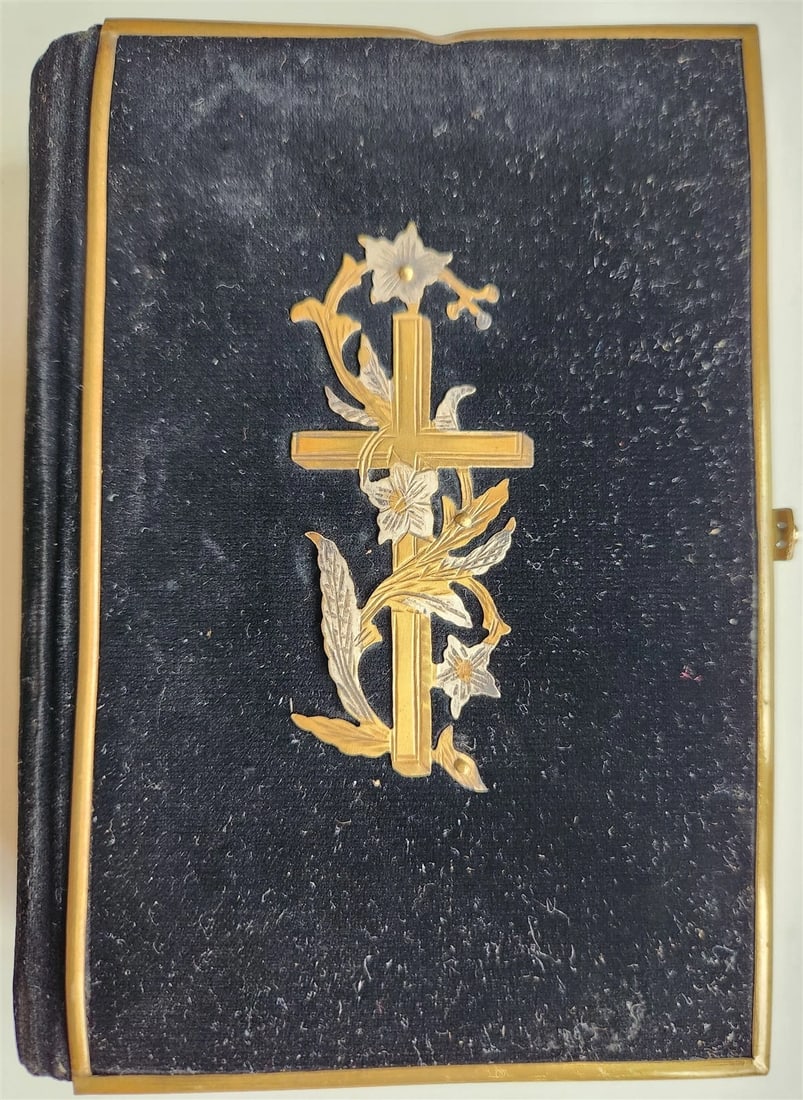 1905 HYMNAL in GERMAN antique DECORATIVE VELVET BINDING w/ METAL ORNAMENT (1 of 12)