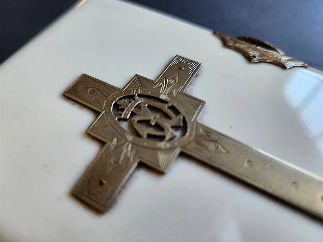 1890s COMMON PRAYER BOOK in ENGLISH antique NICE BINDING w/ APPLIED CROSS - 5