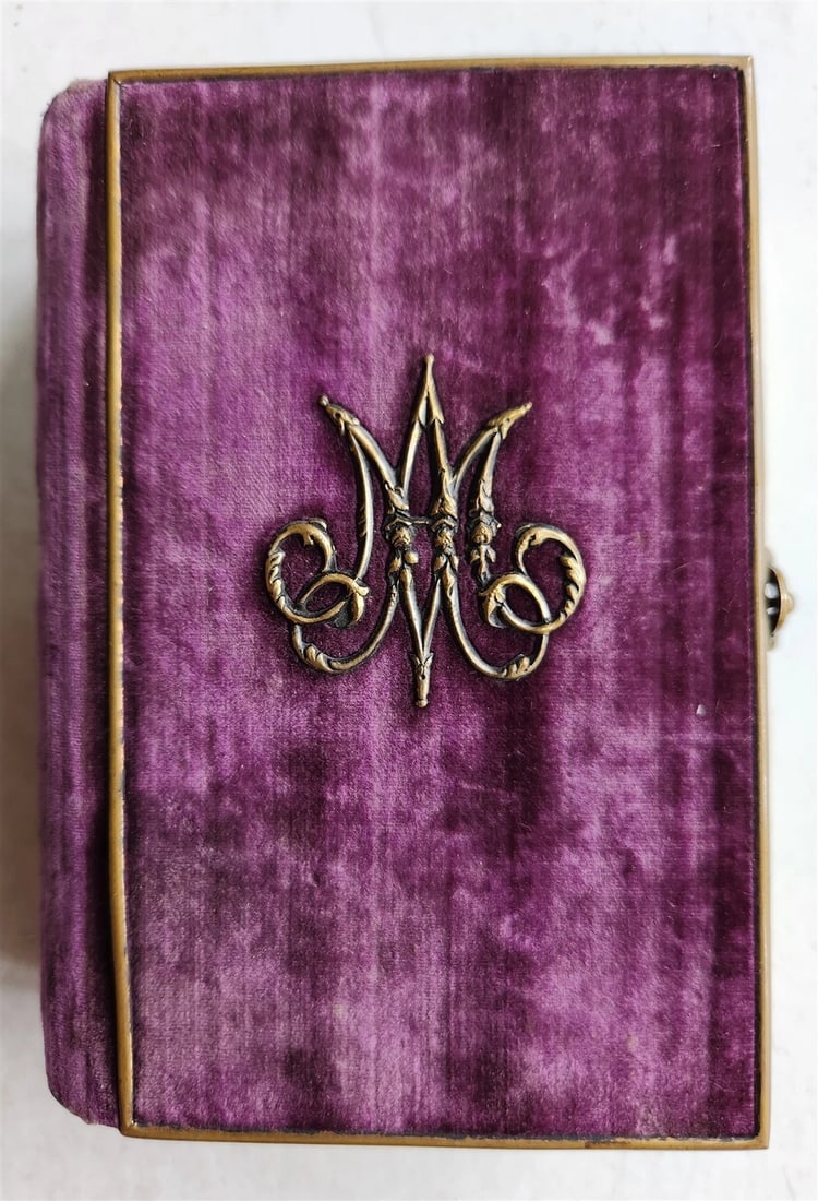 1864 CATHOLIC PRAYER BOOK in FRENCH antique FINE VELVET & METAL BINDING (1 of 10)