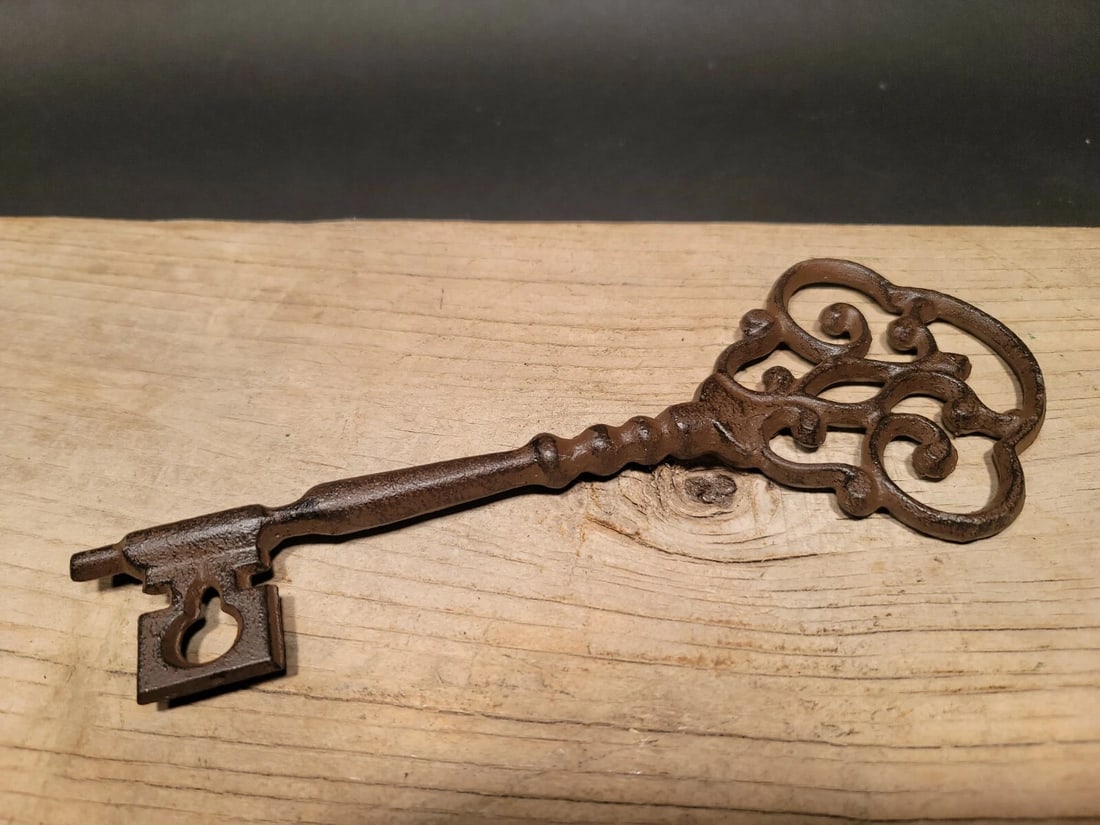 Cast Iron Large Ornate Skeleton Key - 5