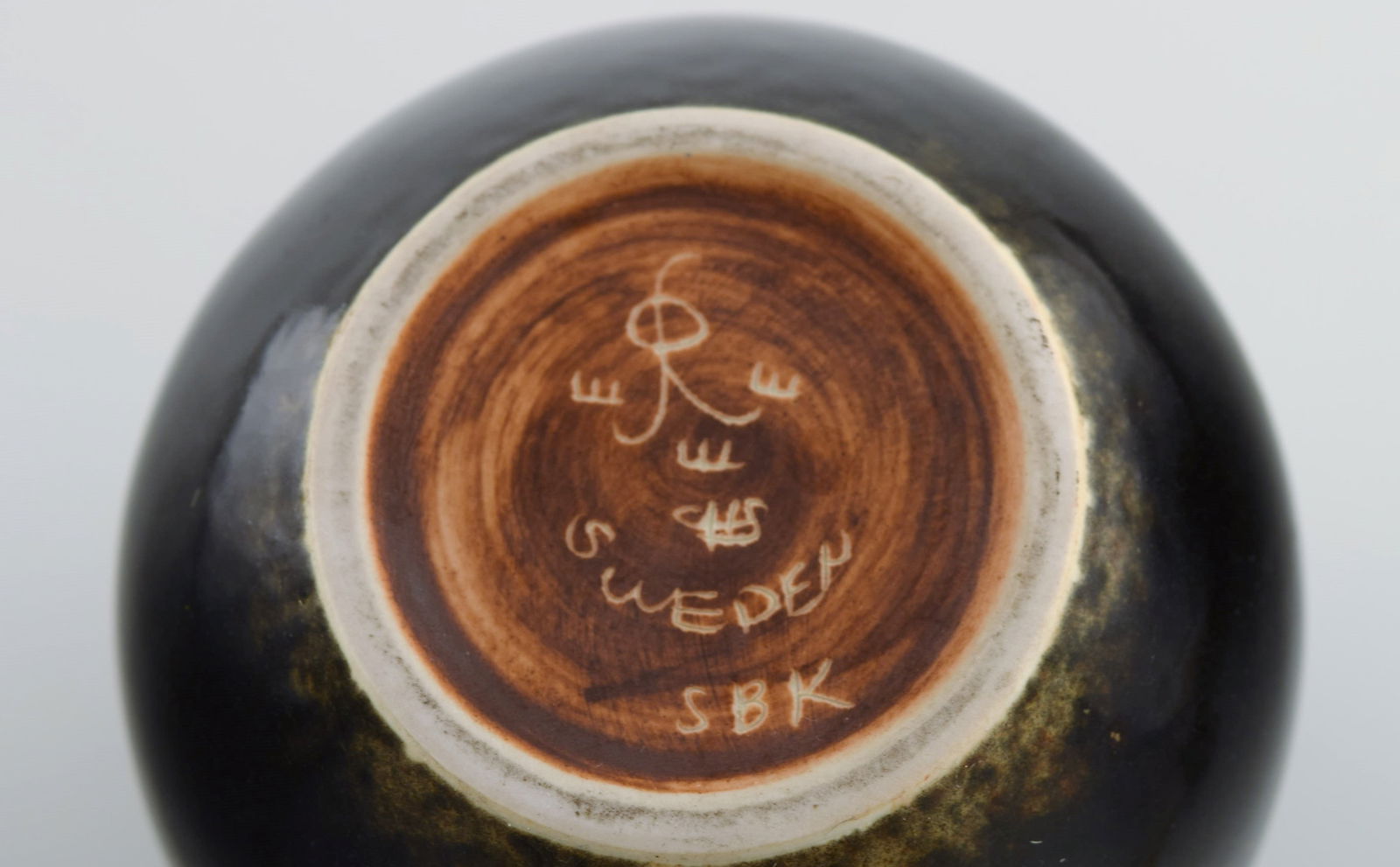 Carl Harry Stålhane (1920-1990) for Rörstrand. Vase in glazed ceramics. Beautiful metallic - 6