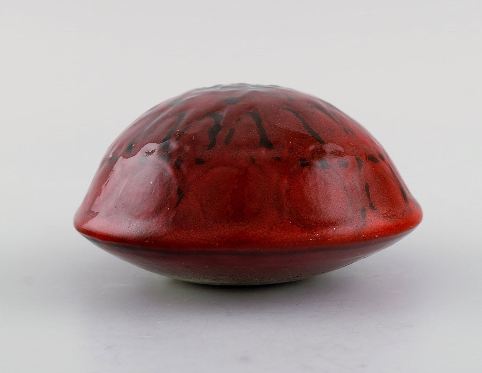 Lisa Larson for Gustavsberg. Turtle in glazed stoneware. Beautiful glaze in shades of red. 1970s. - 5