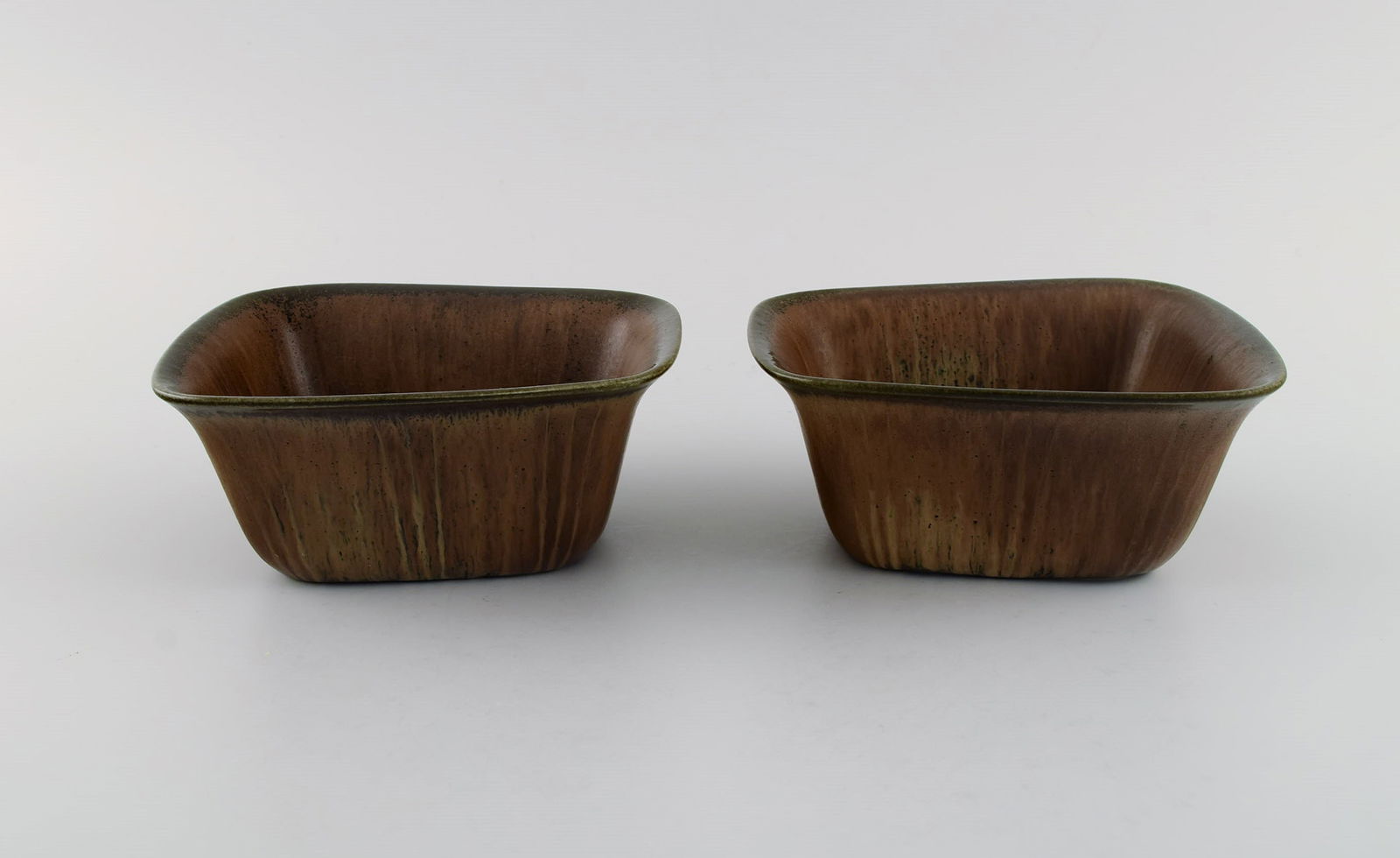 Gunnar Nylund (1904-1997) for Rörstrand. Two bowls in glazed ceramics. Beautiful glaze in brown (1 of 7)