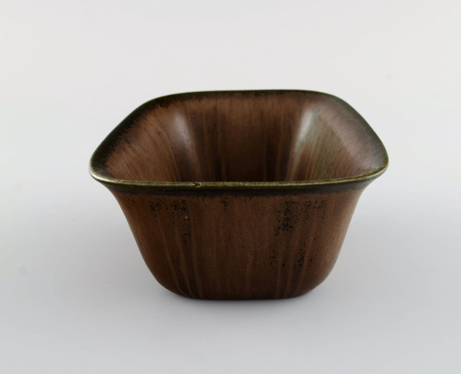 Gunnar Nylund (1904-1997) for Rörstrand. Two bowls in glazed ceramics. Beautiful glaze in brown - 4