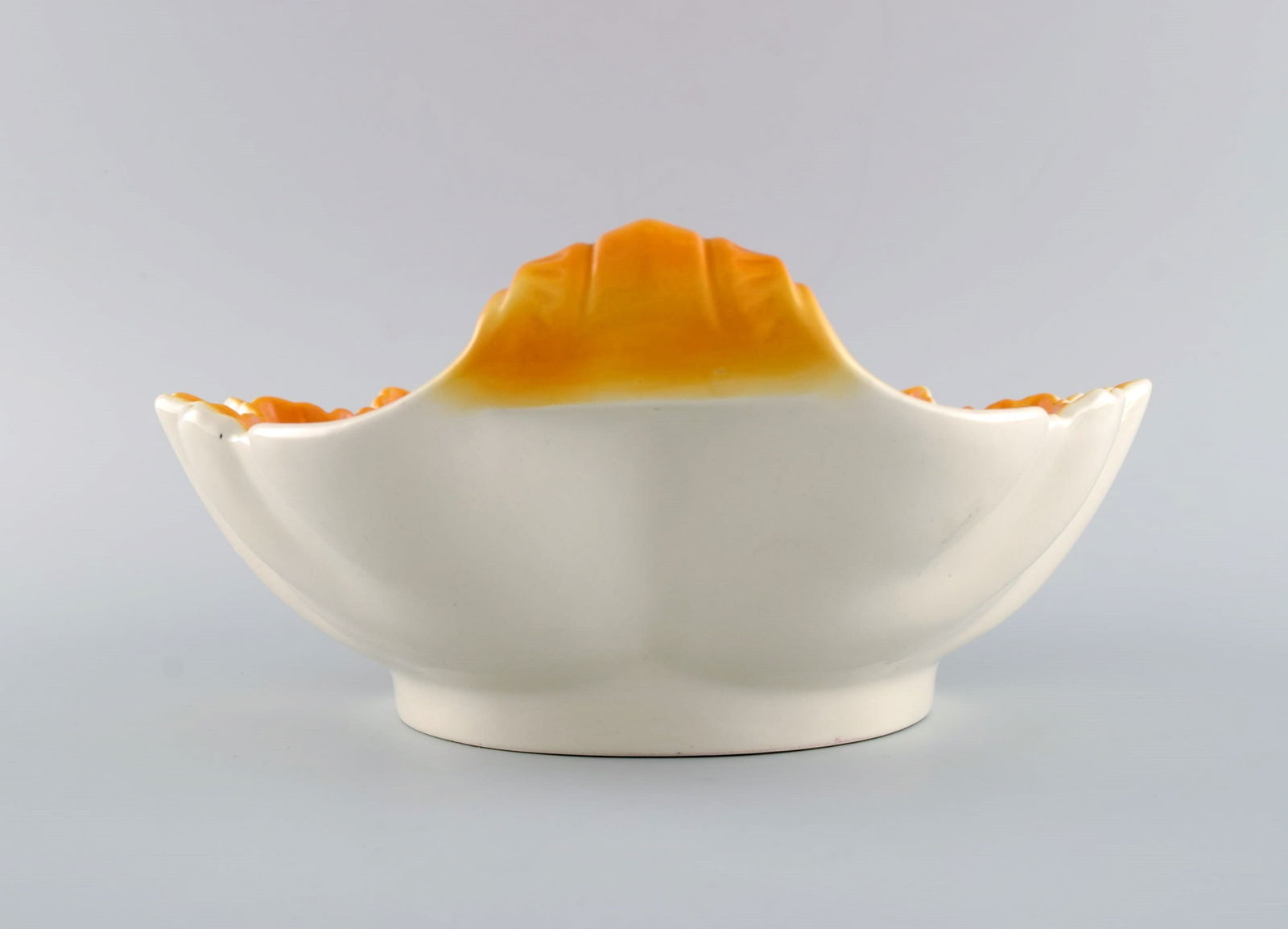 Wilhelm Kåge (1889-1960) for Gustavsberg. Hand-painted faience bowl shaped like a seashell. - 7