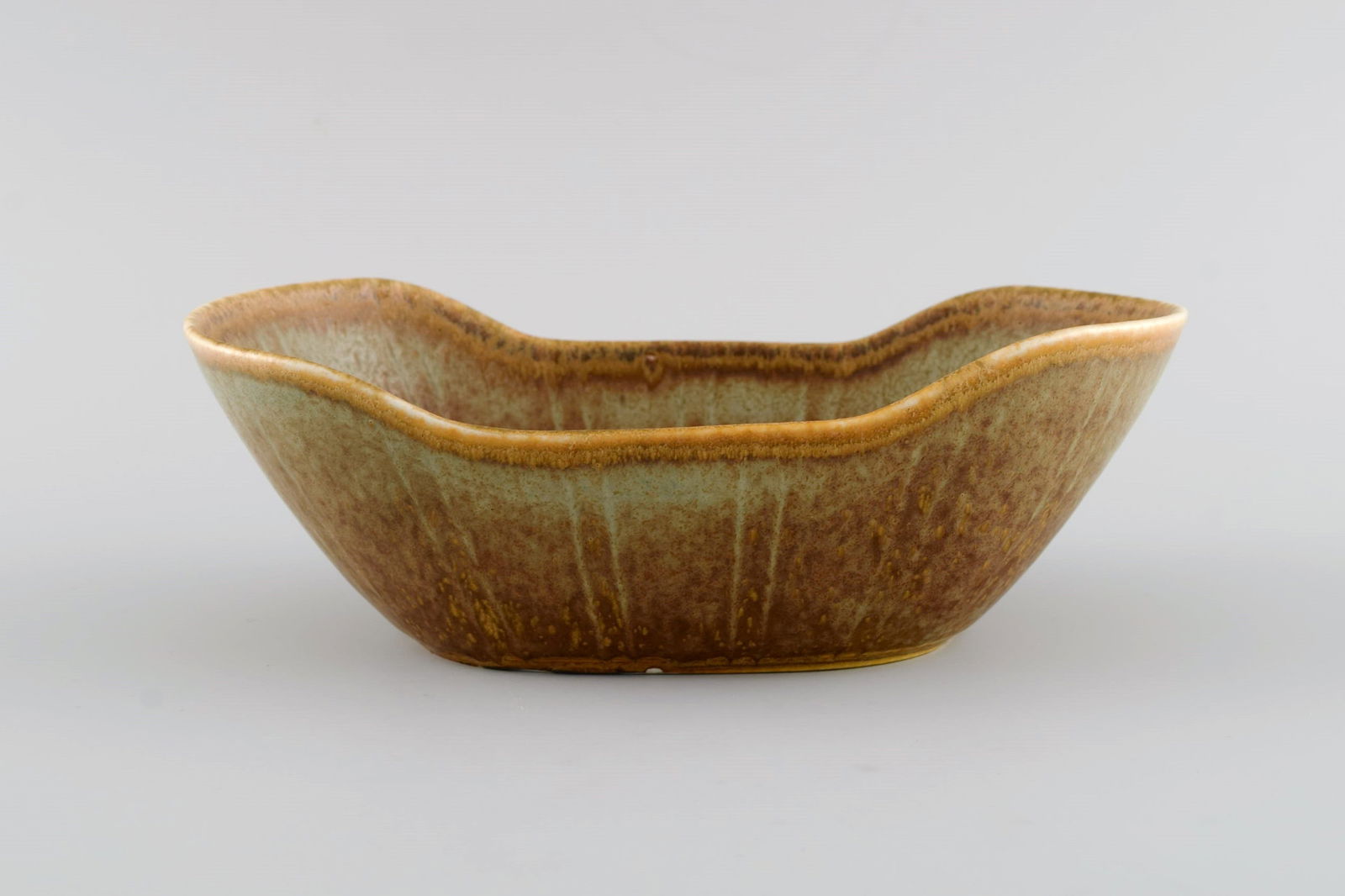 Gunnar Nylund (1904-1997) for Rörstrand. Bowl in glazed ceramics. Beautiful glaze in earth (1 of 6)