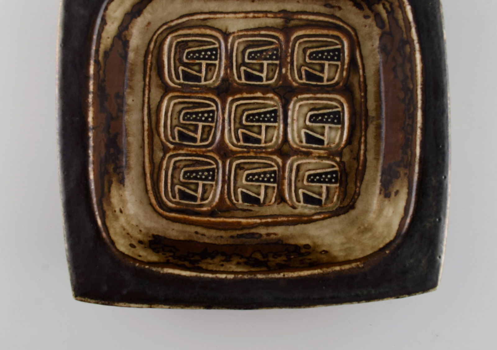 Jørgen Mogensen for Royal Copenhagen. Square bowl in glazed stoneware. Beautiful sung glaze. - 3