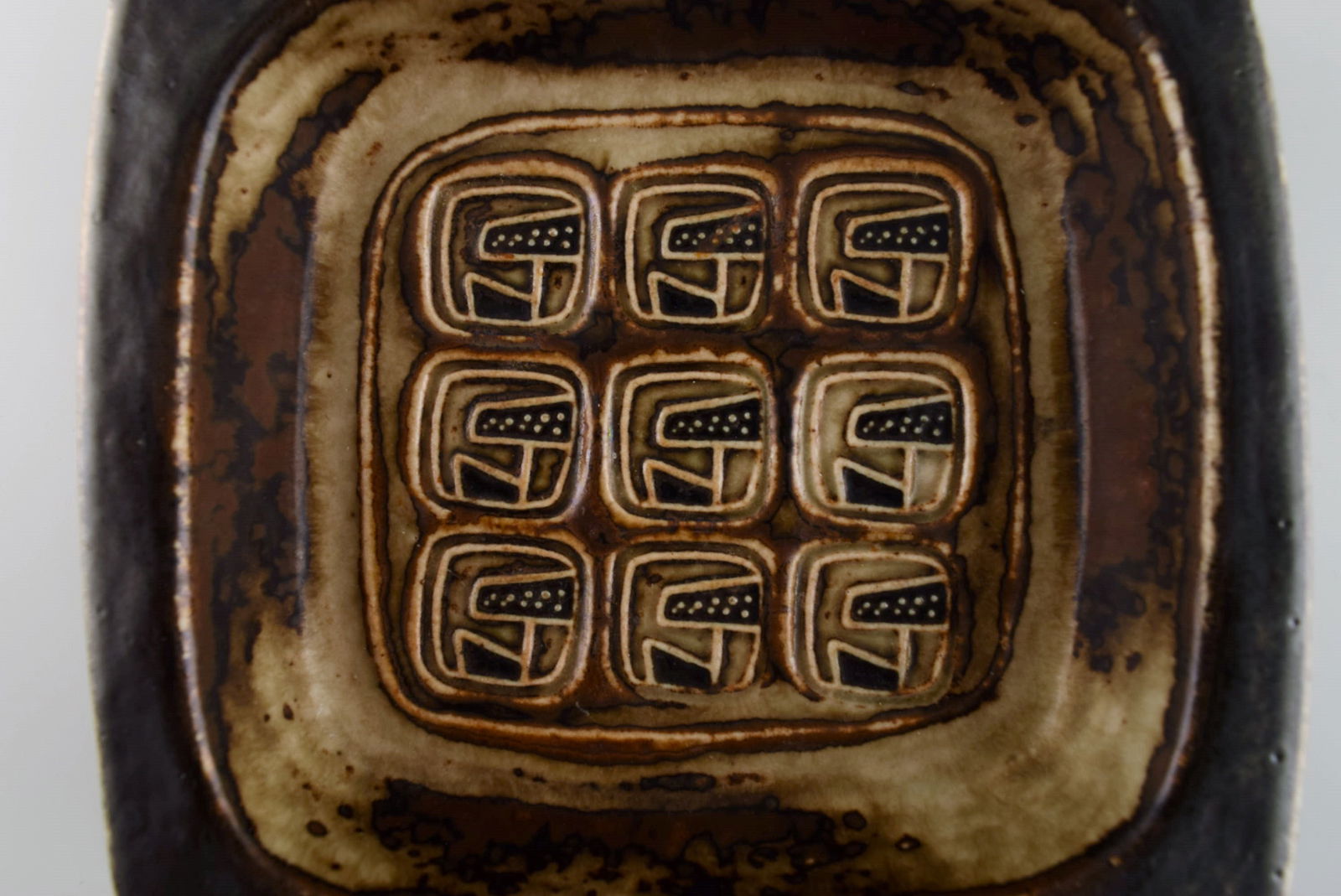 Jørgen Mogensen for Royal Copenhagen. Square bowl in glazed stoneware. Beautiful sung glaze. - 4