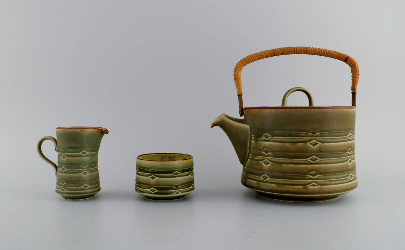Jens H. Quistgaard (1919-2008) for Bing & Grøndahl. Rune teapot with wicker handle, sugar bowl (1 of 8)