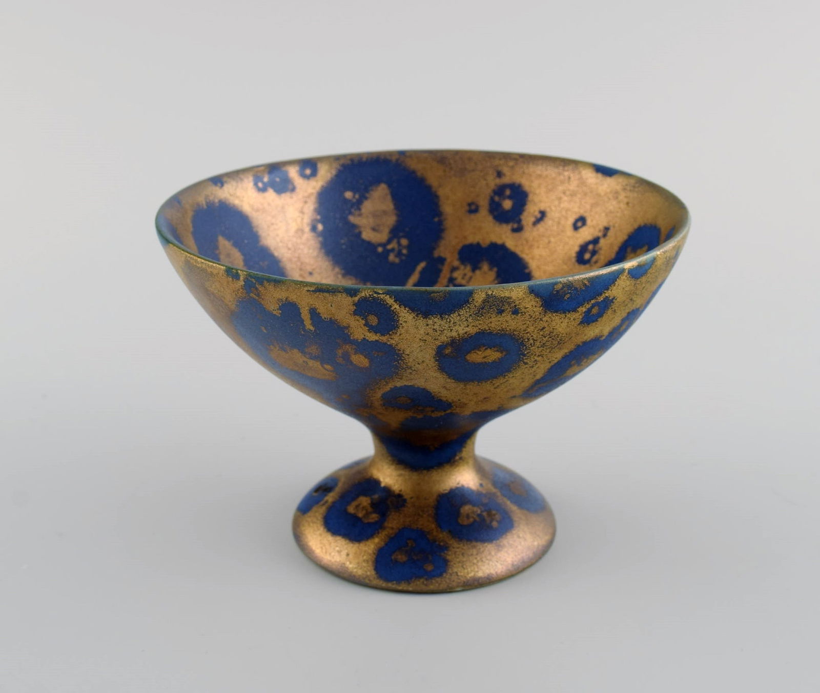 Lucien Brisdoux (1878-1963), France. Bowl on foot in glazed stoneware. Beautiful glaze in gold and - 5