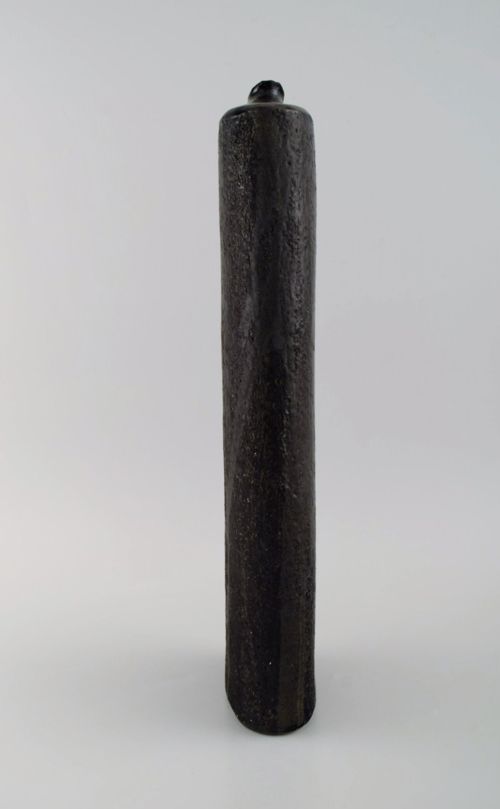 European studio ceramicist. Large unique vase in glazed stoneware. Beautiful glaze in black and - 6