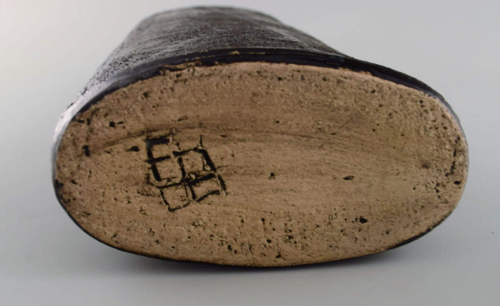 European studio ceramicist. Large unique vase in glazed stoneware. Beautiful glaze in black and - 7