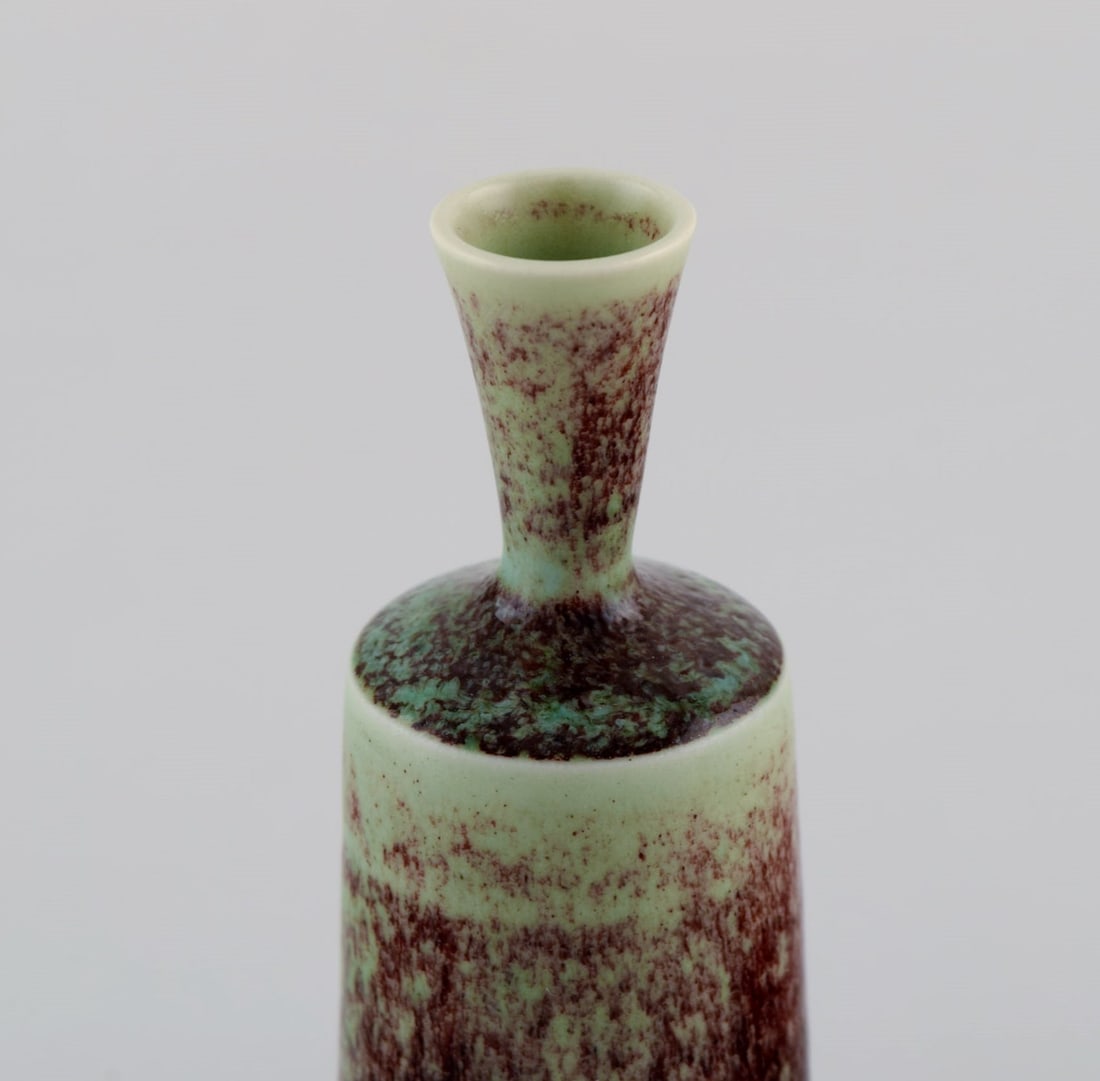 Berndt Friberg (1899-1981) for Gustavsberg Studiohand. Miniature vase in glazed ceramics. Beautiful - 4