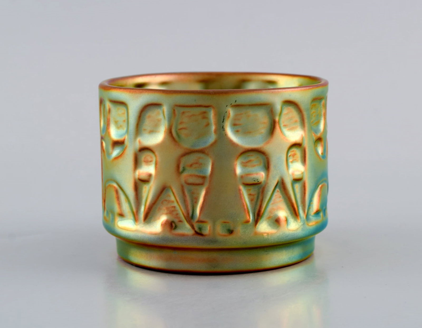 Zsolnay vase in glazed ceramics modeled with dancing people. Beautiful eosin glaze. Mid-20th: Title:Zsolnay vase in glazed ceramics modeled with dancing people. Beautiful eosin glaze. Mid-20th century.Description:Zsolnay vase in glazed ceramics modeled with dancing people. Beautiful eosin