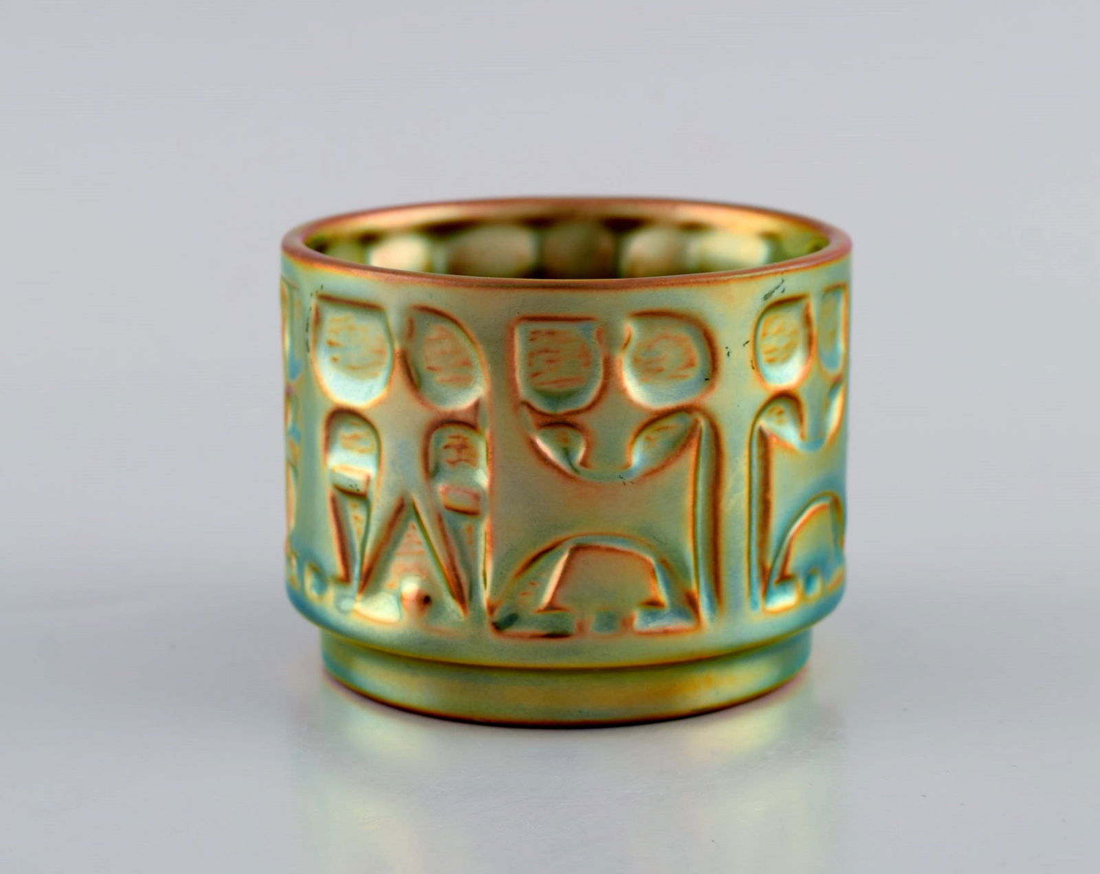 Zsolnay vase in glazed ceramics modeled with dancing people. Beautiful eosin glaze. Mid-20th - 2