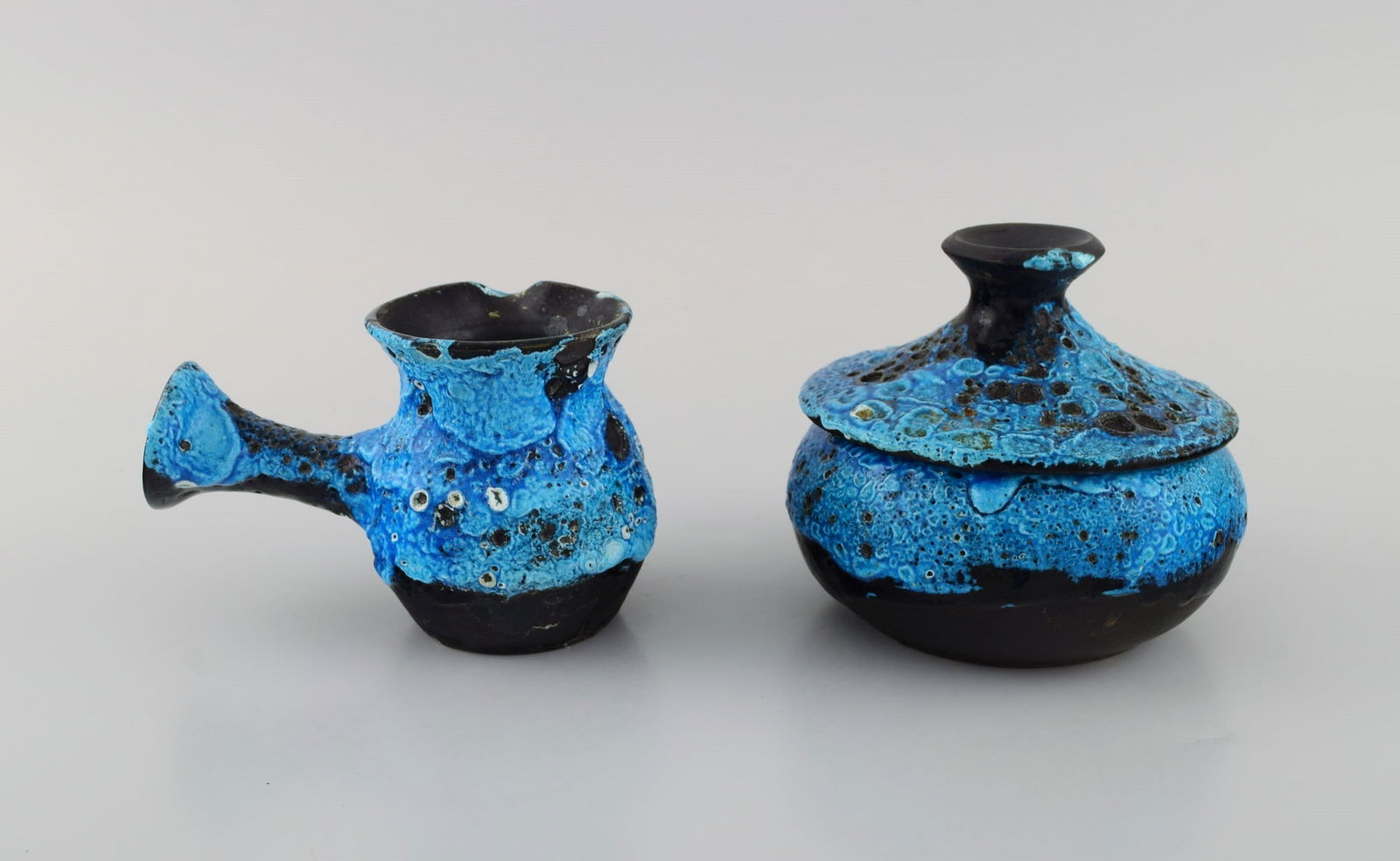French ceramist. Unique coffee service in glazed stoneware. Beautiful glaze in light blue shades. - 7