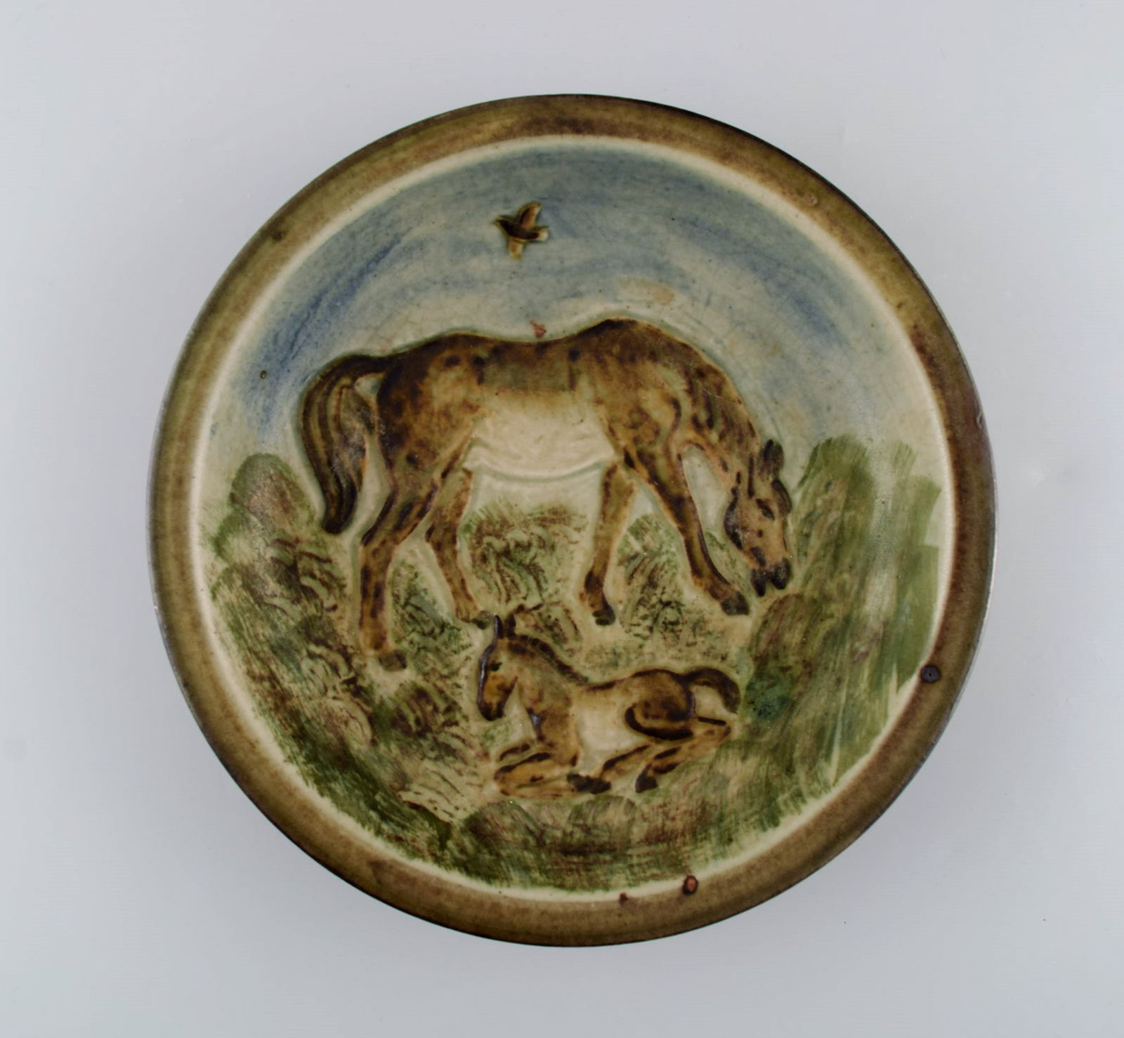 Knud Kyhn for Royal Copenhagen. Bowl / dish in hand-painted and glazed ceramics. Mare and foal. Mid: Title:Knud Kyhn for Royal Copenhagen. Bowl / dish in hand-painted and glazed ceramics. Mare and foal. Mid 20th century.Description:Knud Kyhn for Royal Copenhagen. Bowl / dish in hand-painted and