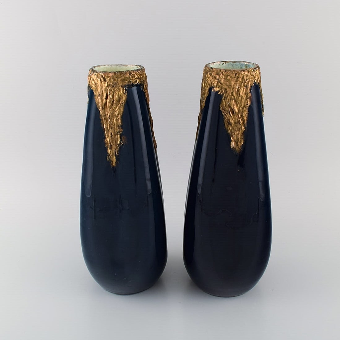 Pierre Perret for Vallauris. A pair of antique vases in glazed ceramics. Beautiful glaze in deep - 2