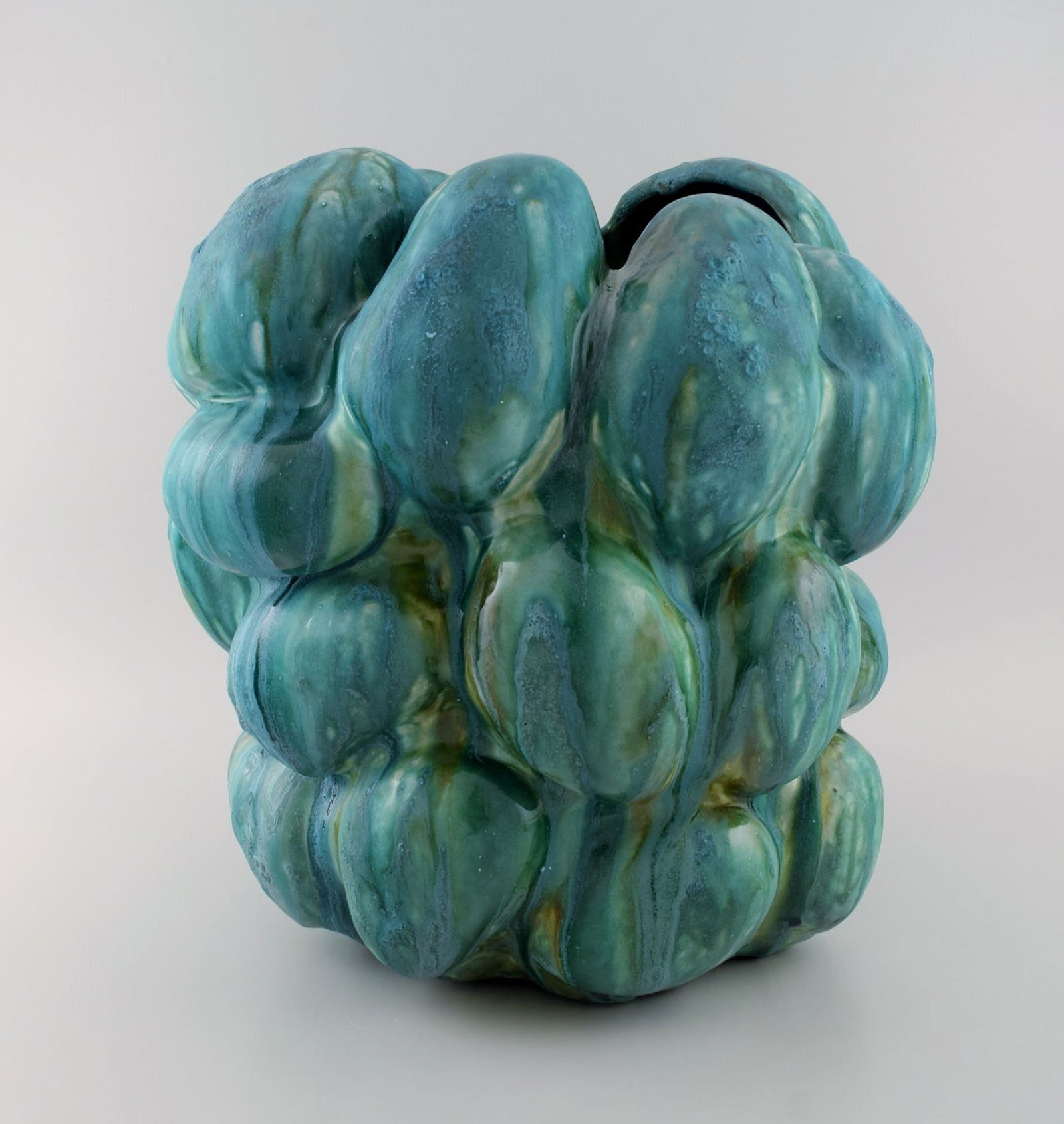 Christina Muff, Danish contemporary ceramicist (b. 1971). Monumental unique stoneware vase with (1 of 8)