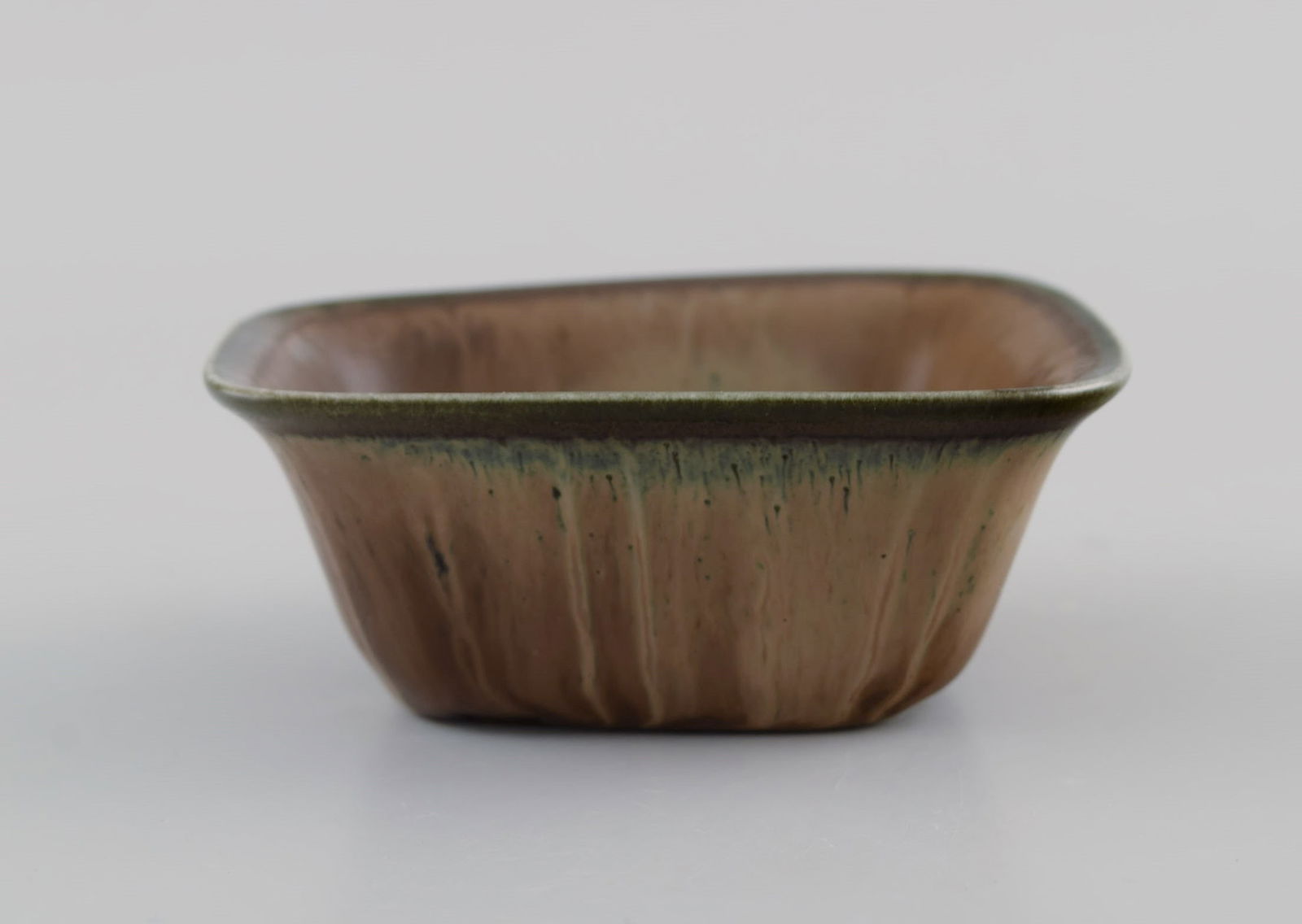 Gunnar Nylund (1904-1997) for Rörstrand. Bowl in glazed ceramics. Beautiful glaze in light - 4
