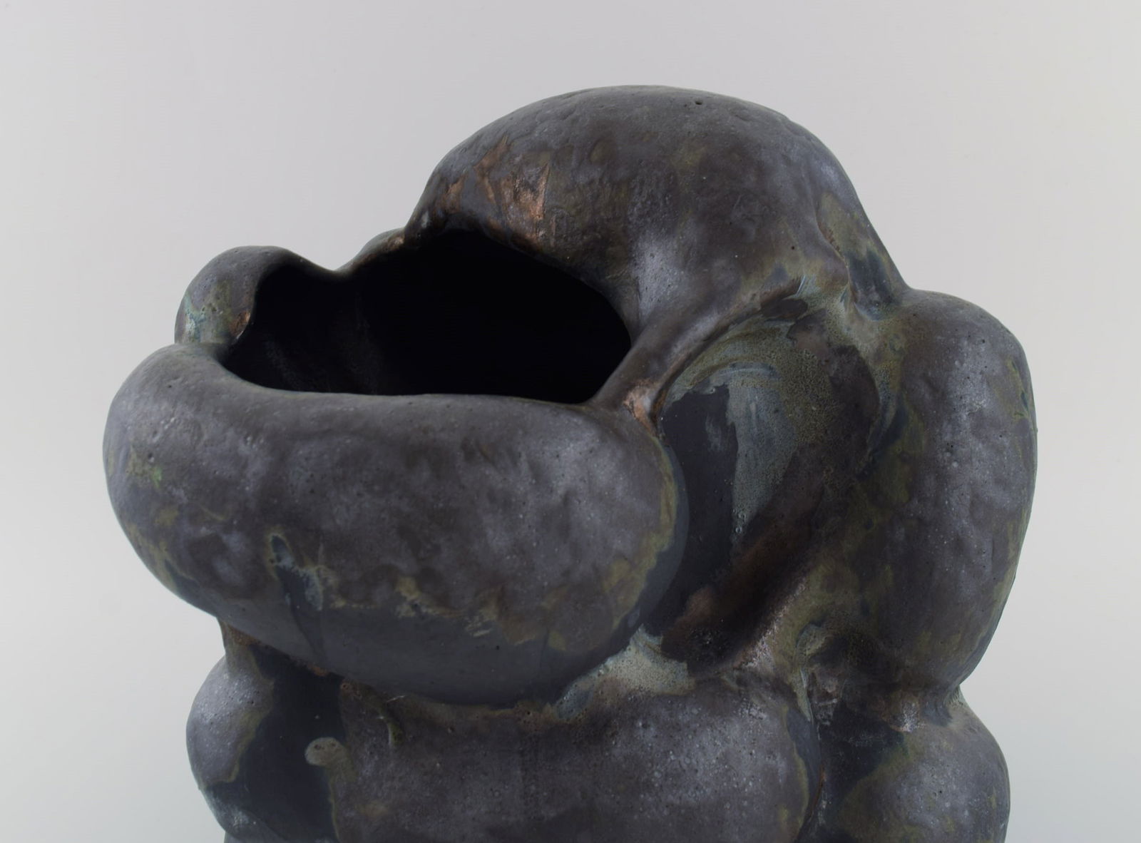 Christina Muff, Danish contemporary ceramicist (b. 1971). Large sculptural unique vase in glazed - 6