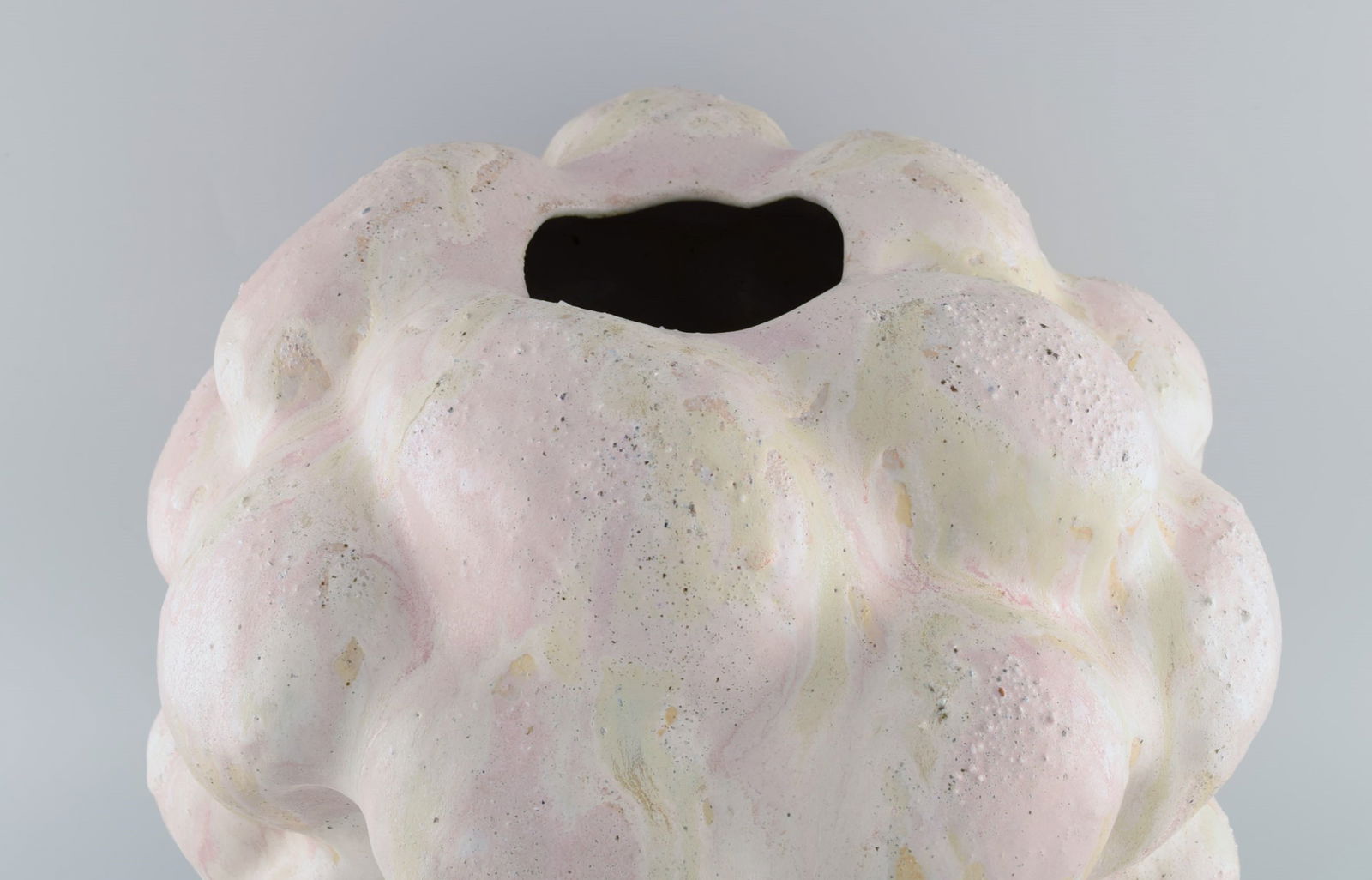 Christina Muff, Danish contemporary ceramicist (b. 1971). Very large sculptural unique vase in - 4