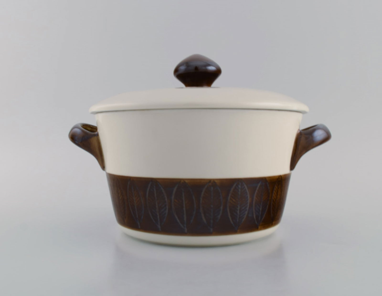 Hertha Bengtson (1917-1993) for Rörstrand. Koka lidded tureen in glazed stoneware. 1960s. - 3