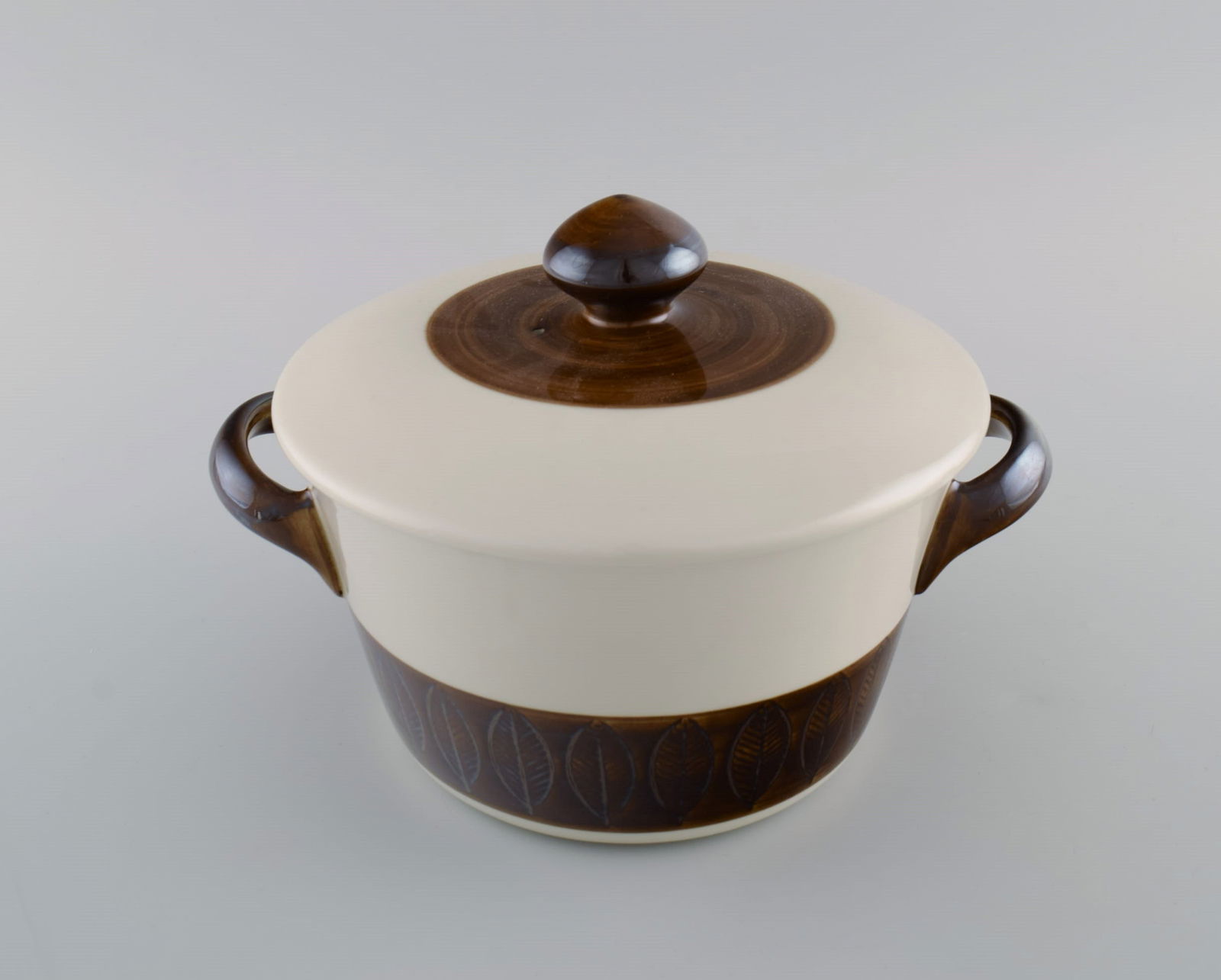 Hertha Bengtson (1917-1993) for Rörstrand. Koka lidded tureen in glazed stoneware. 1960s. - 4