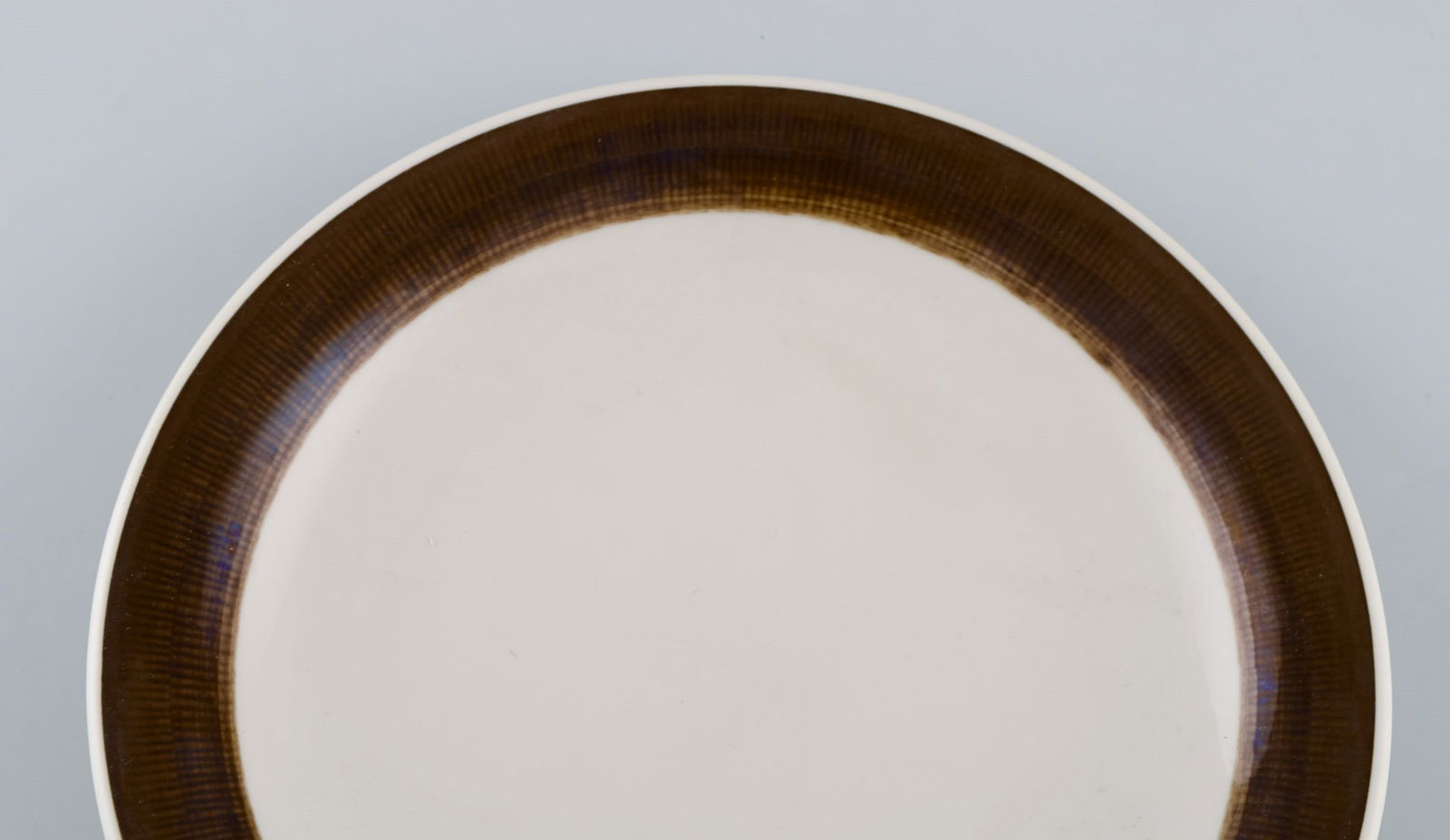Hertha Bengtson (1917-1993) for Rörstrand. Eight Koka lunch plates in glazed stoneware. 1960s. - 3