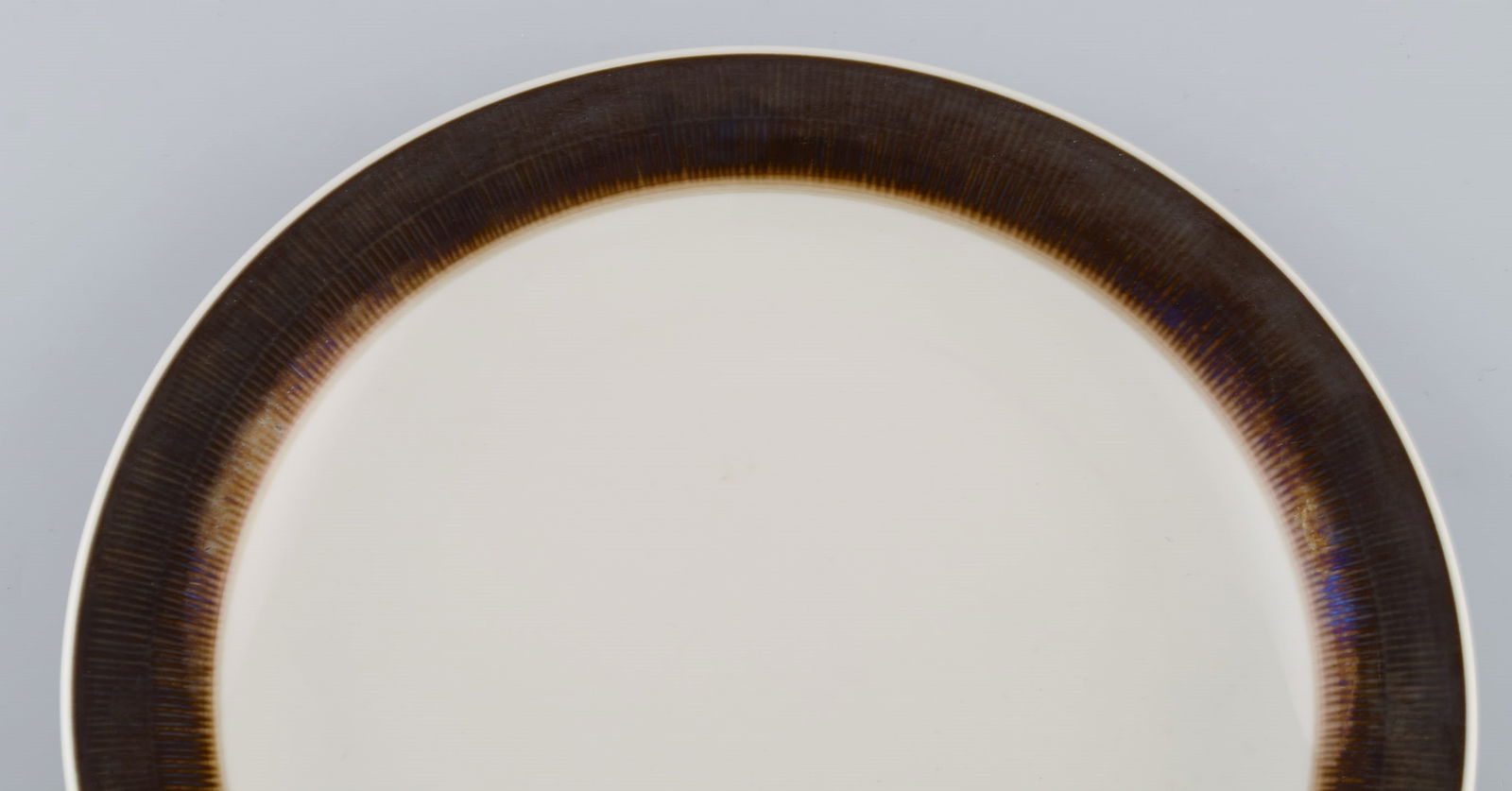Hertha Bengtson (1917-1993) for Rörstrand. Seven Koka dinner plates in glazed stoneware. 1960s. - 3