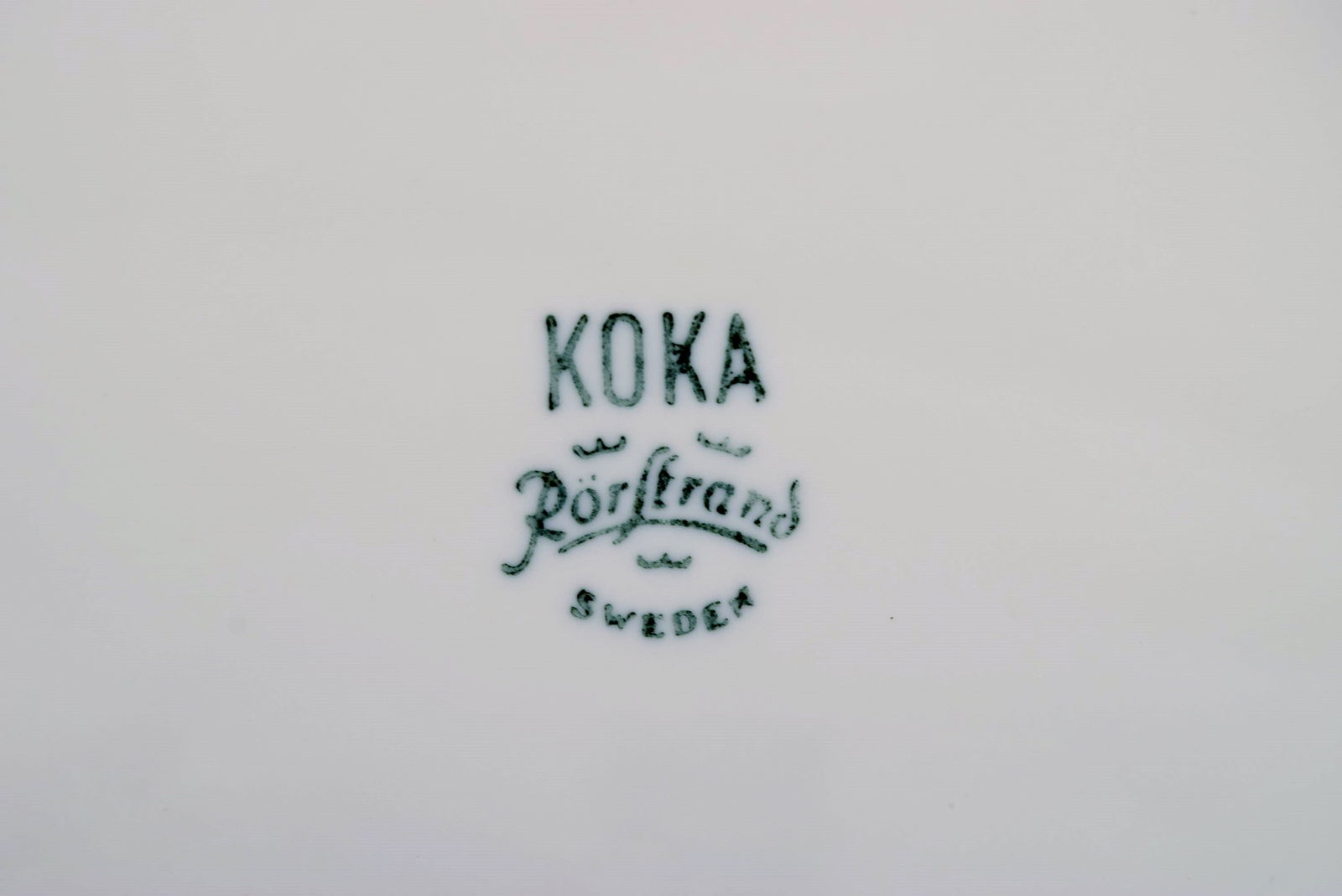 Hertha Bengtson (1917-1993) for Rörstrand. Seven Koka dinner plates in glazed stoneware. 1960s. - 4