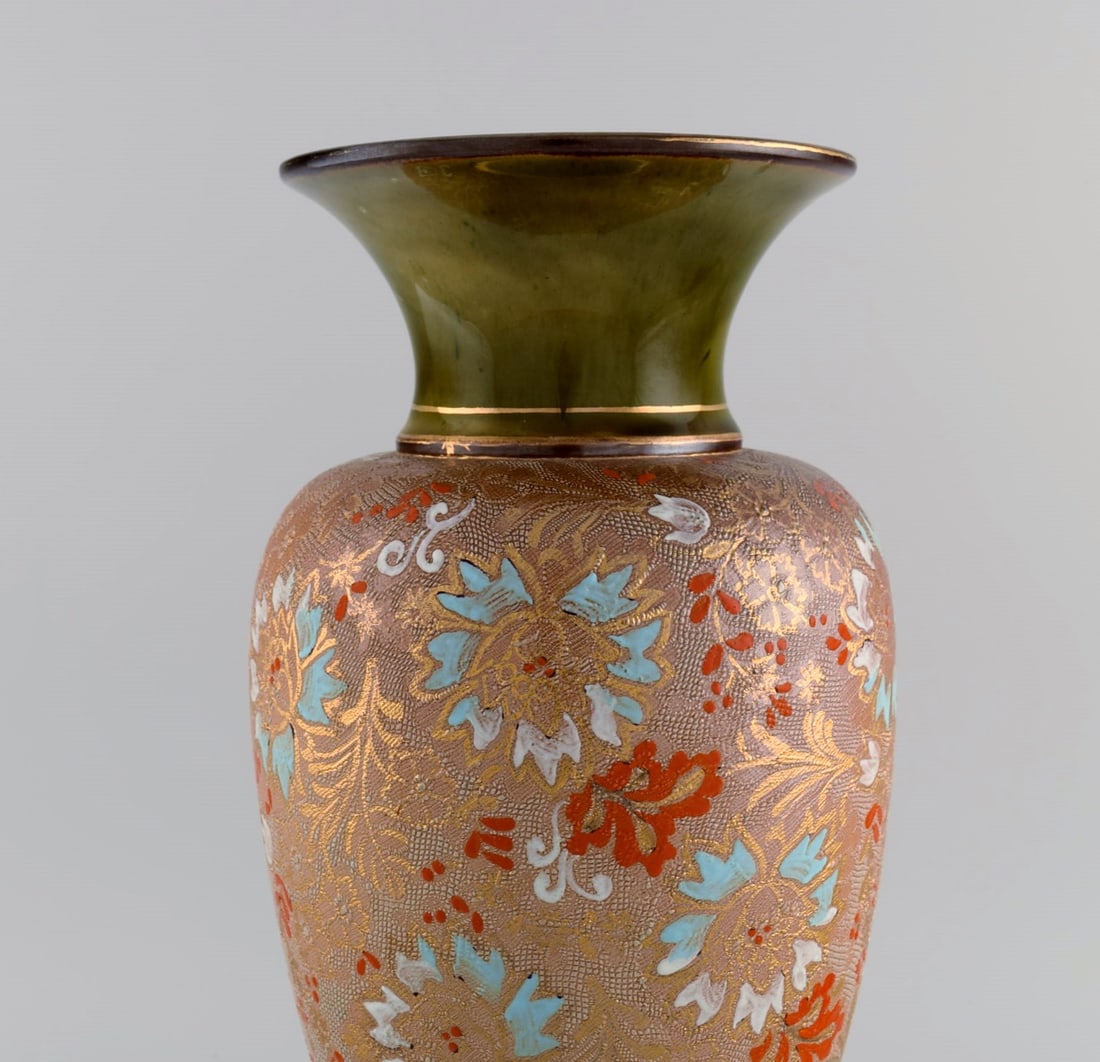 Large Doulton Lambeth pottery vase with hand-painted flowers and gold decoration. Early 20th - 4