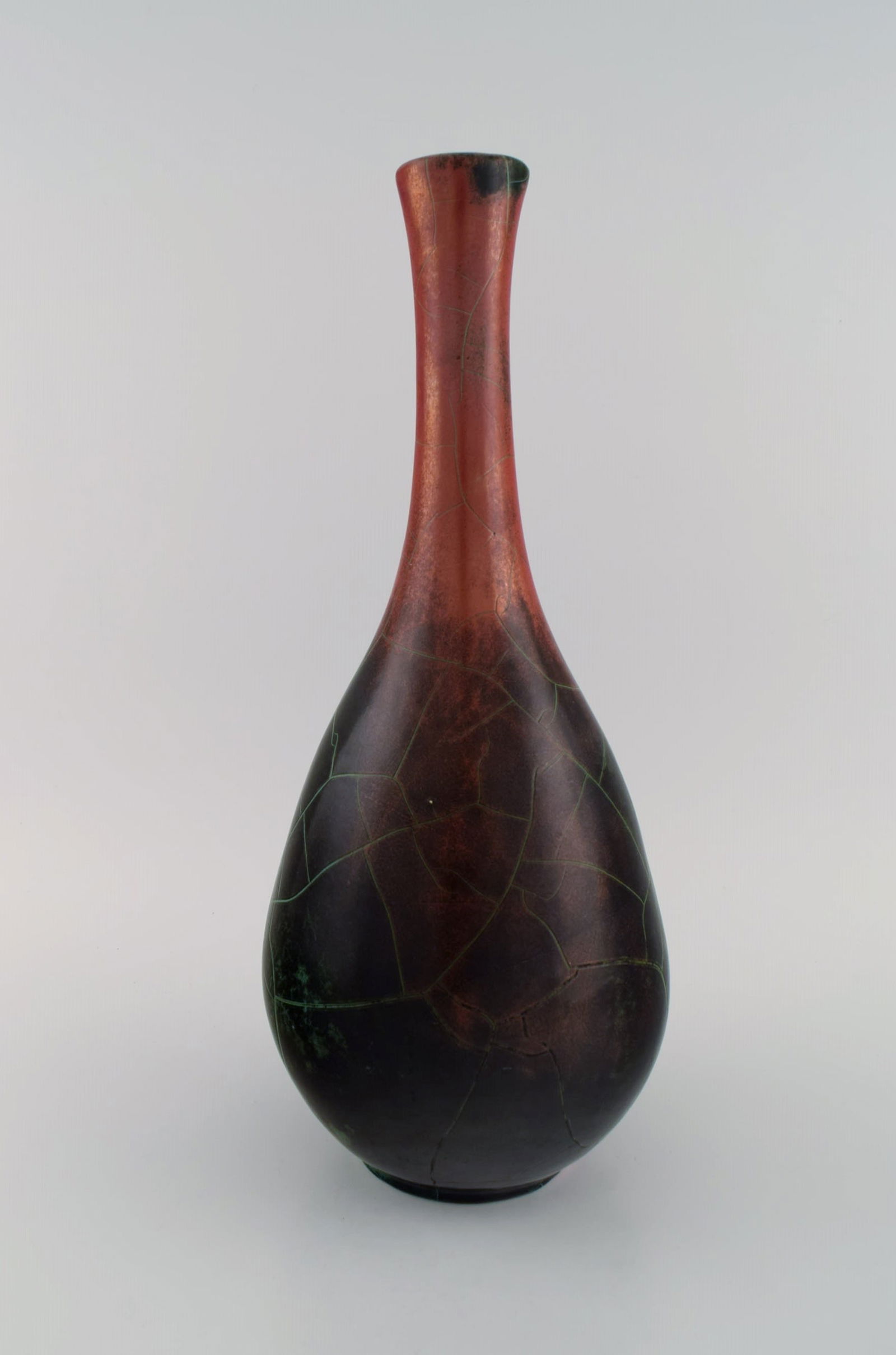 Richard Uhlemeyer, Germany. Vase in glazed ceramics. Beautiful crackled glaze in dark red and - 2