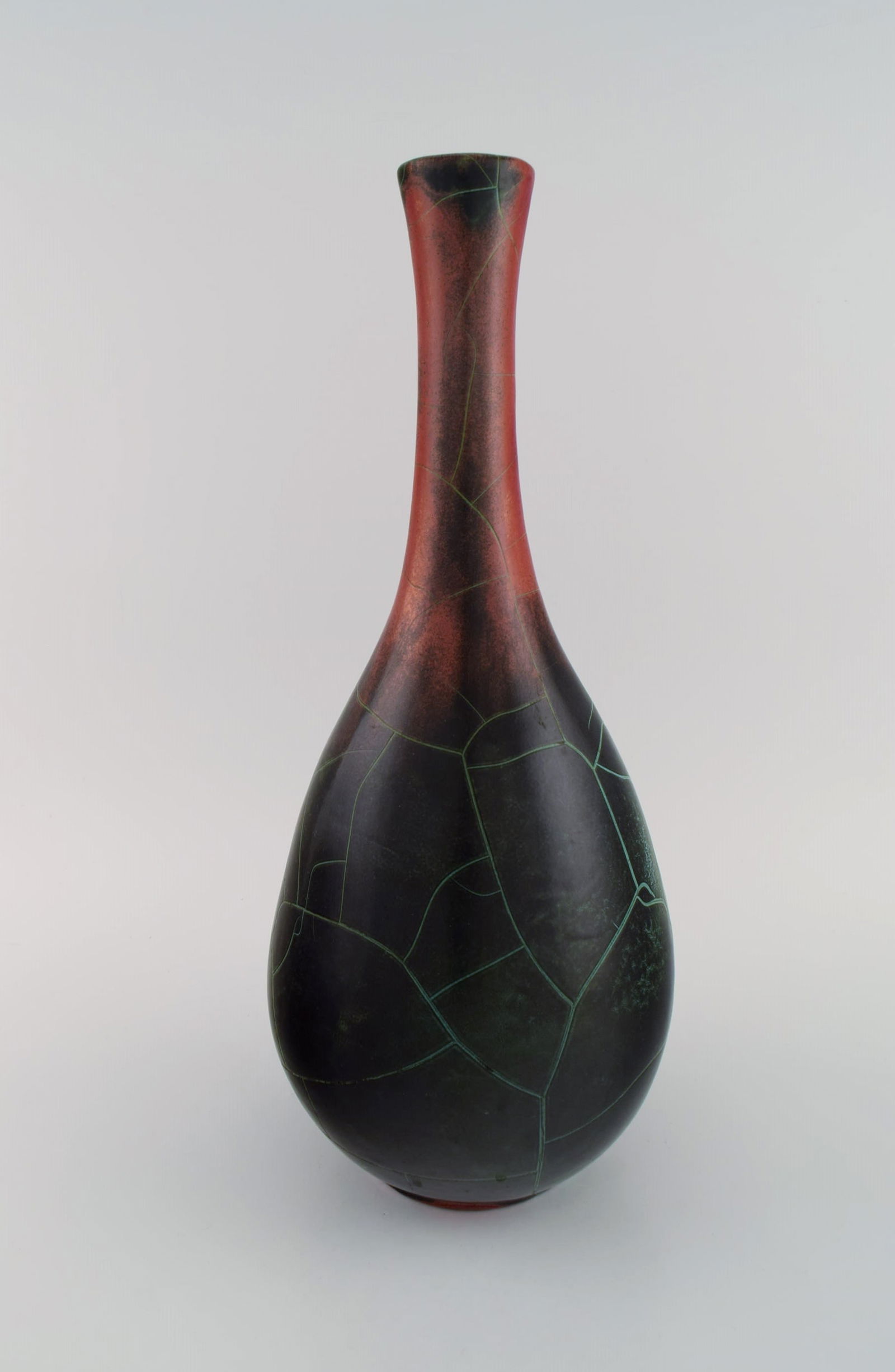 Richard Uhlemeyer, Germany. Vase in glazed ceramics. Beautiful crackled glaze in dark red and - 3