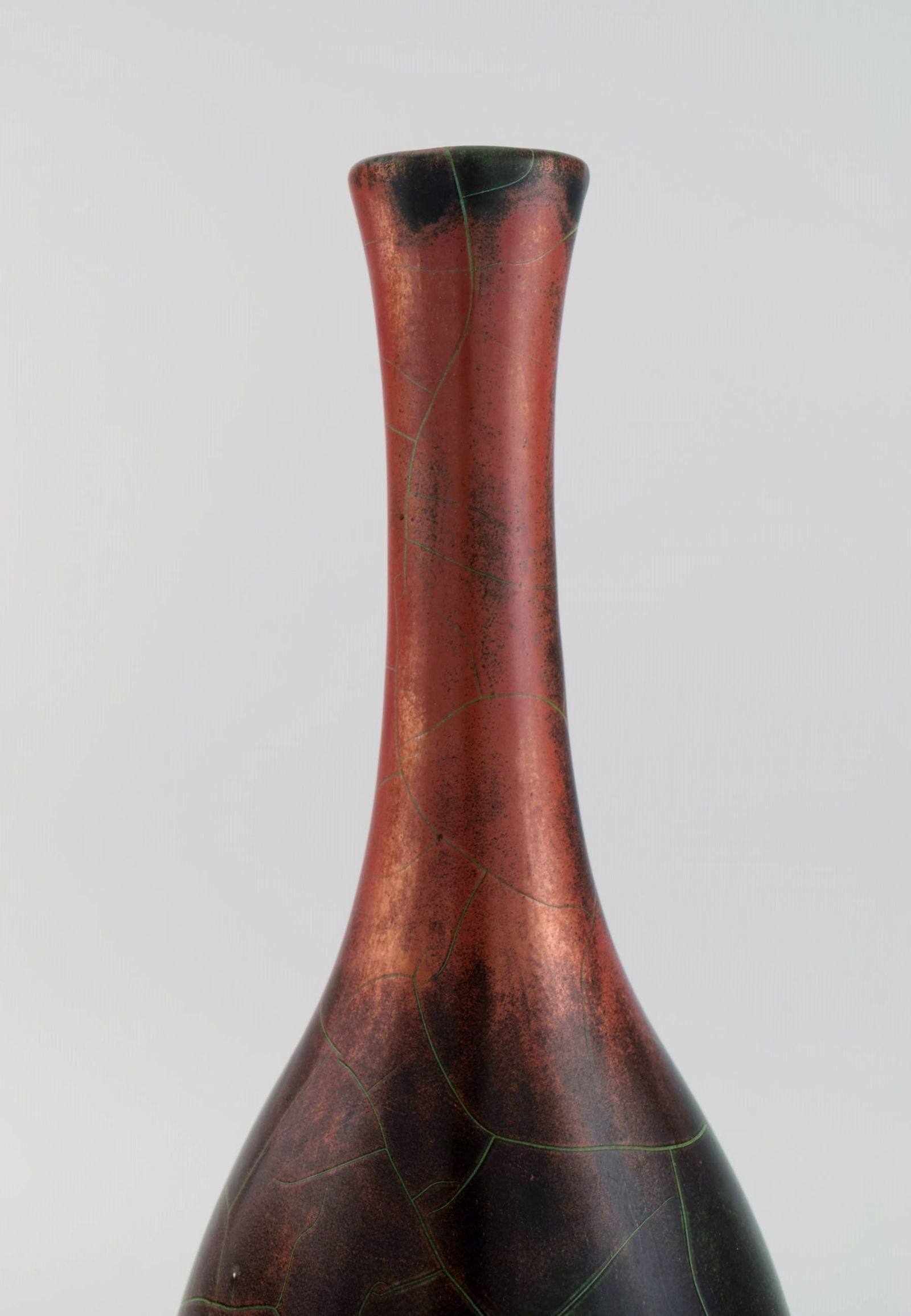 Richard Uhlemeyer, Germany. Vase in glazed ceramics. Beautiful crackled glaze in dark red and - 4