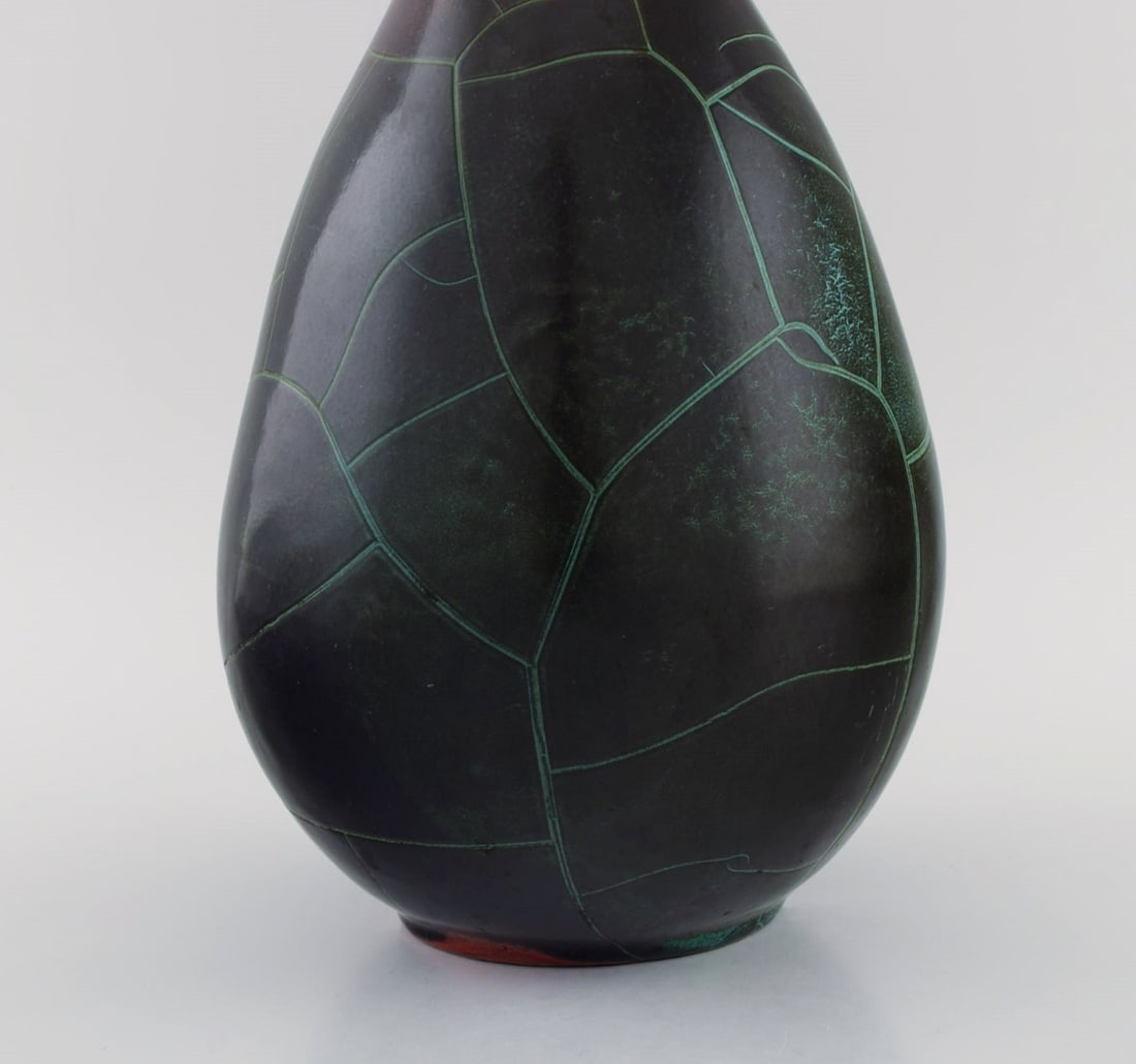 Richard Uhlemeyer, Germany. Vase in glazed ceramics. Beautiful crackled glaze in dark red and - 5