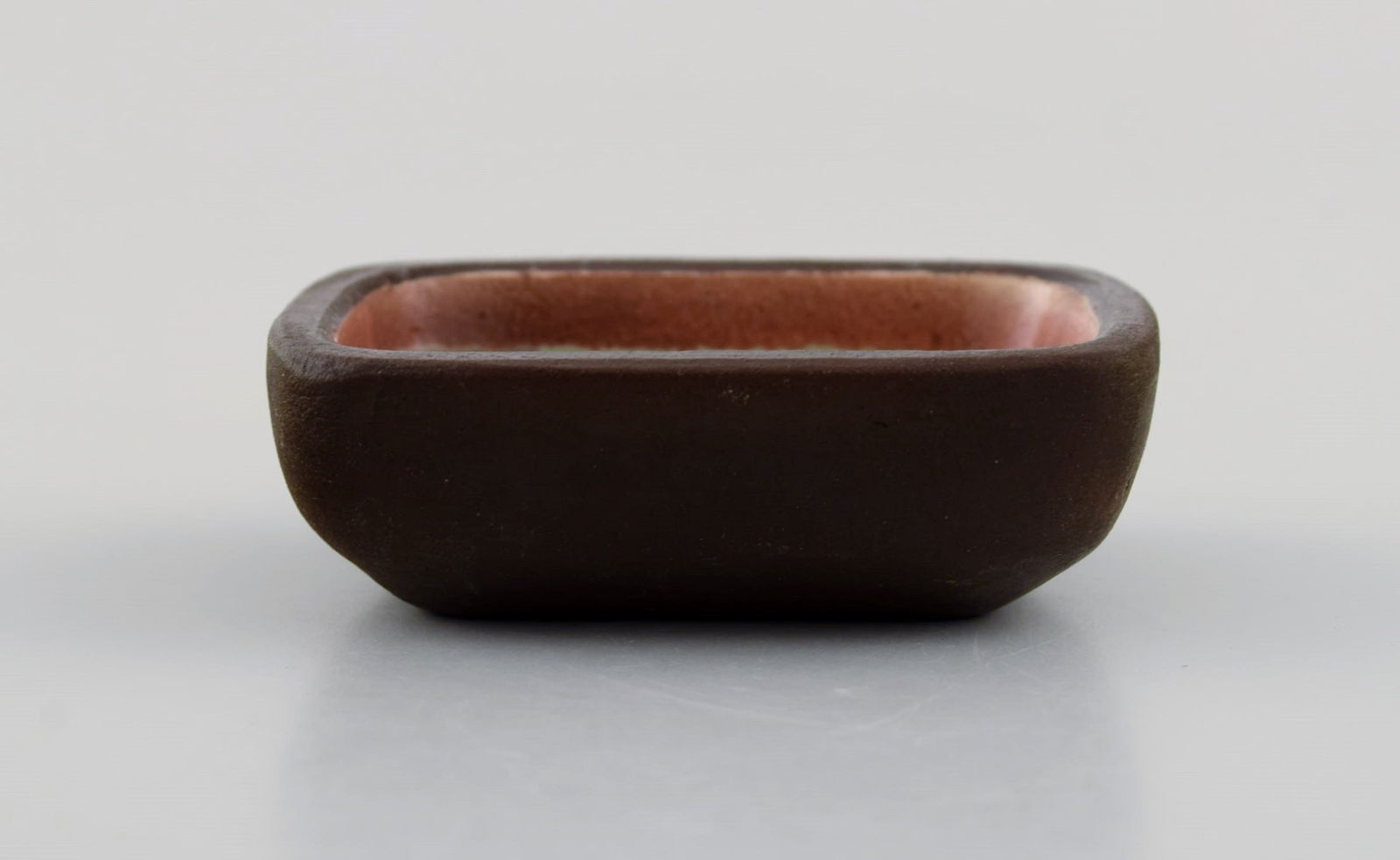 Knut Paul. Seven small bowls in glazed stoneware. Beautiful polychrome glaze. Mid-20th century. - 6
