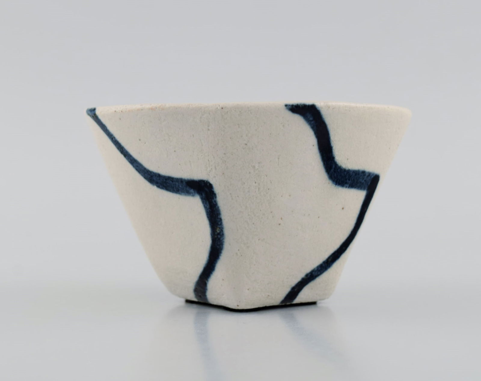 Danish studio ceramicist. Unique bowl in glazed stoneware. Late 20th century. - 3